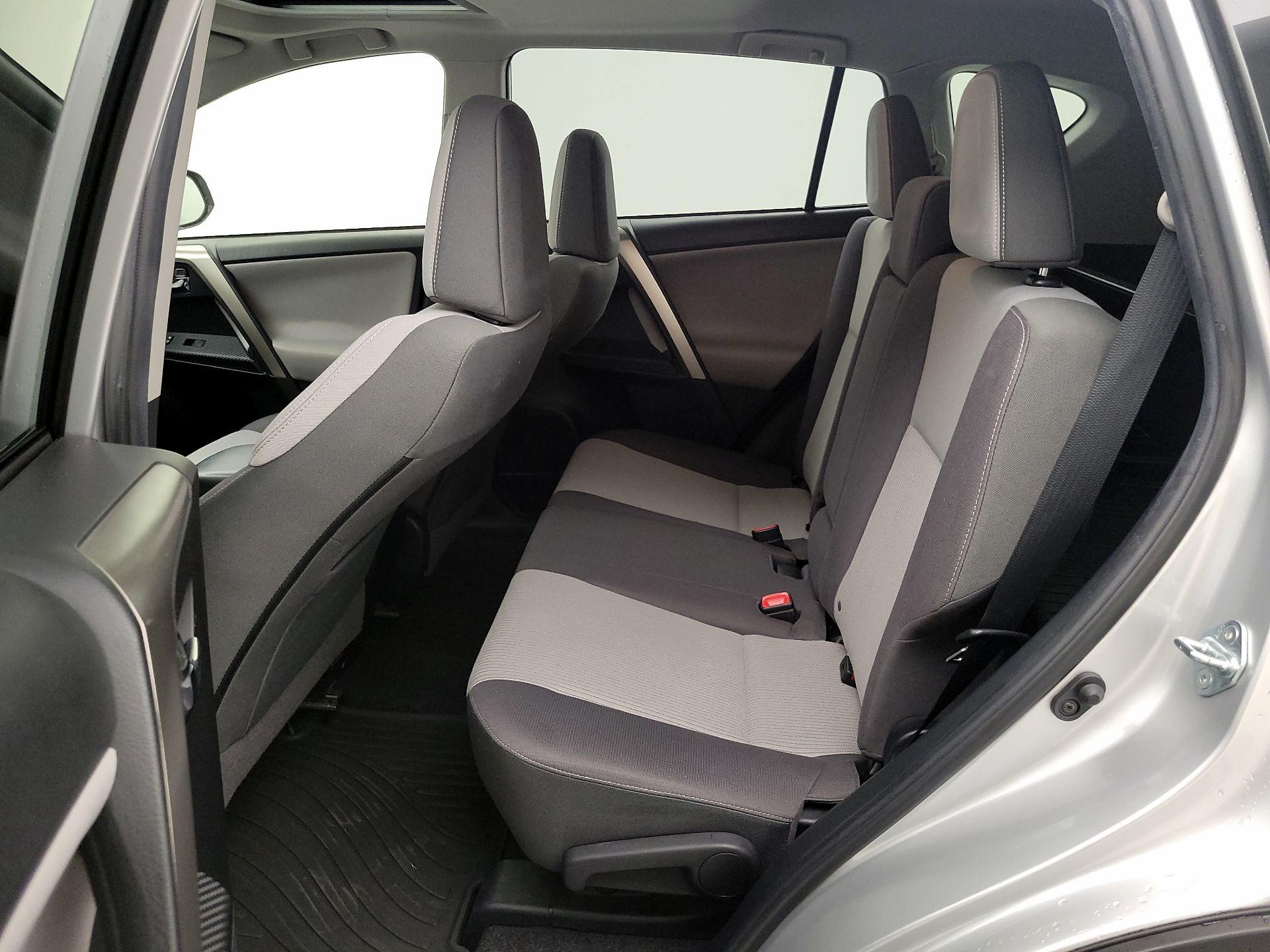 Thumbnail: 2015 Toyota RAV4 - 20