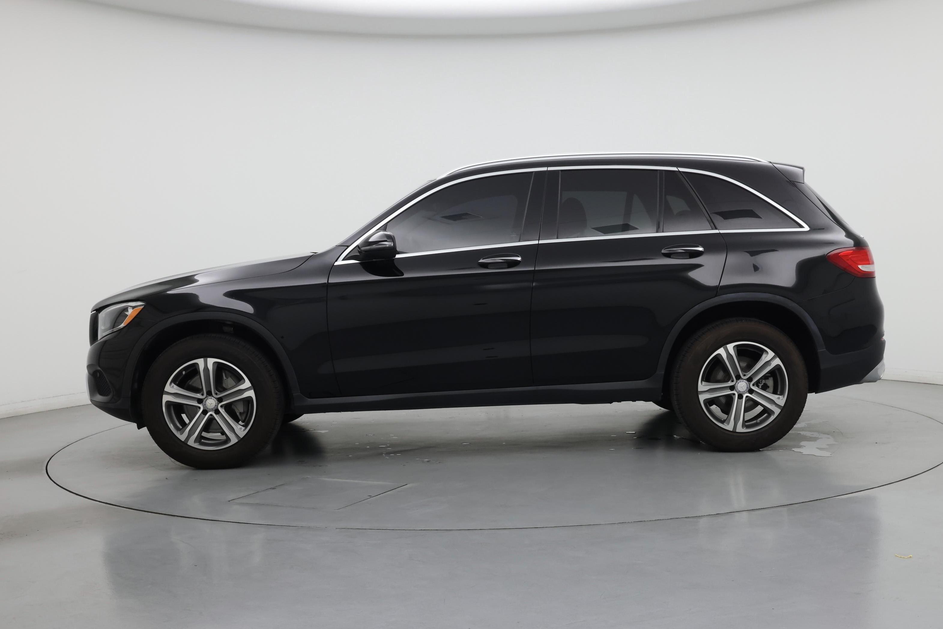 Thumbnail: 2016 Mercedes-Benz GLC - 3