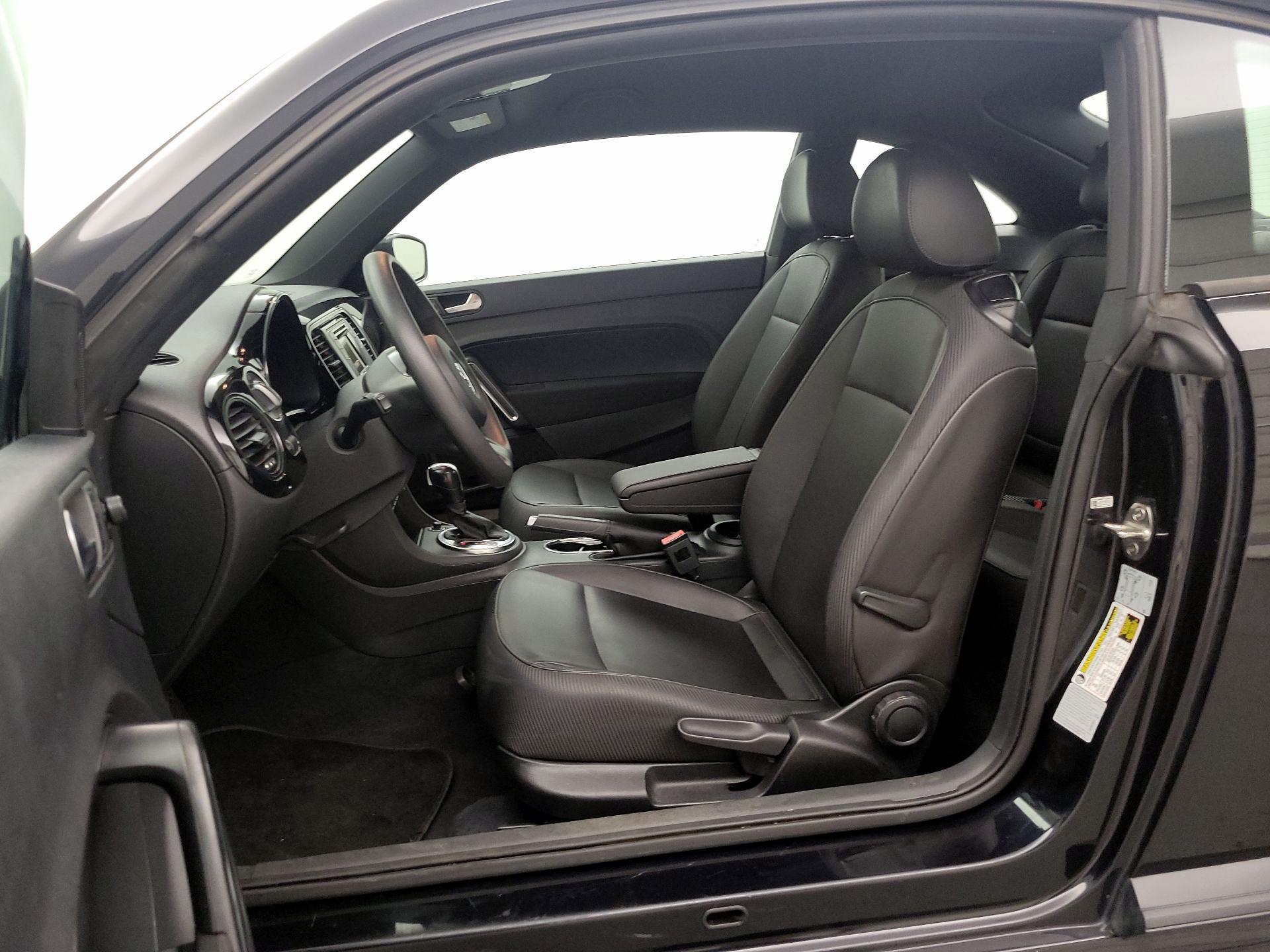 Thumbnail: 2017 Volkswagen Beetle - 11