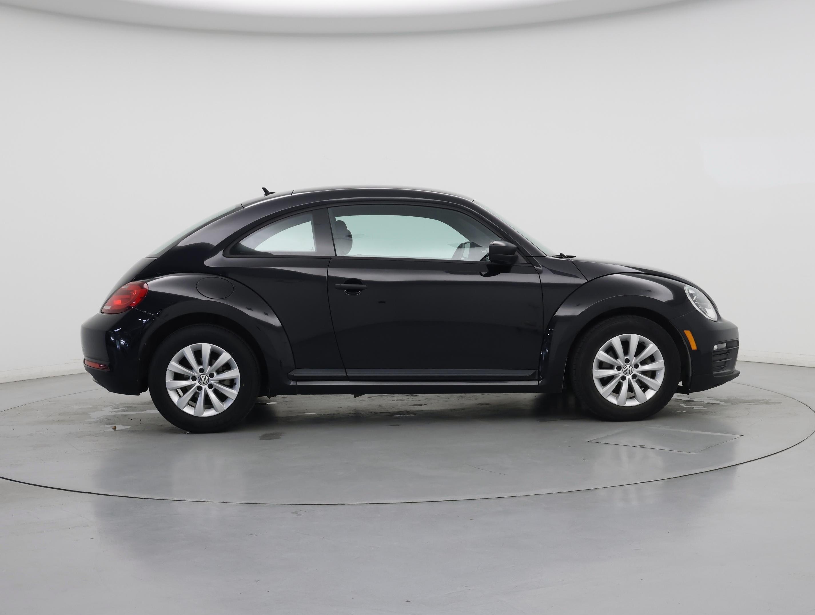 Thumbnail: 2017 Volkswagen Beetle - 7