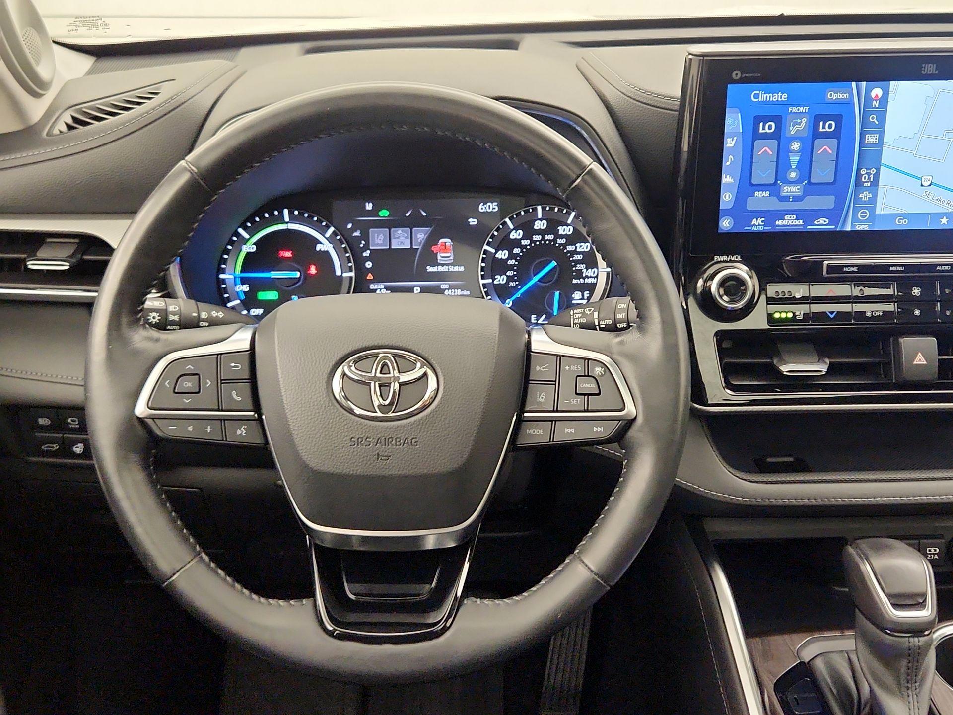 Thumbnail: 2021 Toyota Highlander - 10