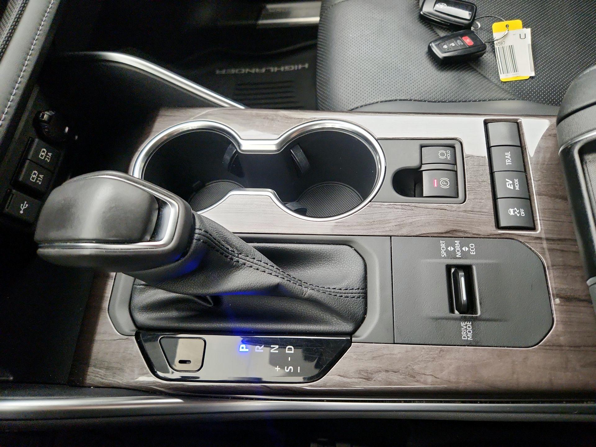 Thumbnail: 2021 Toyota Highlander - 18