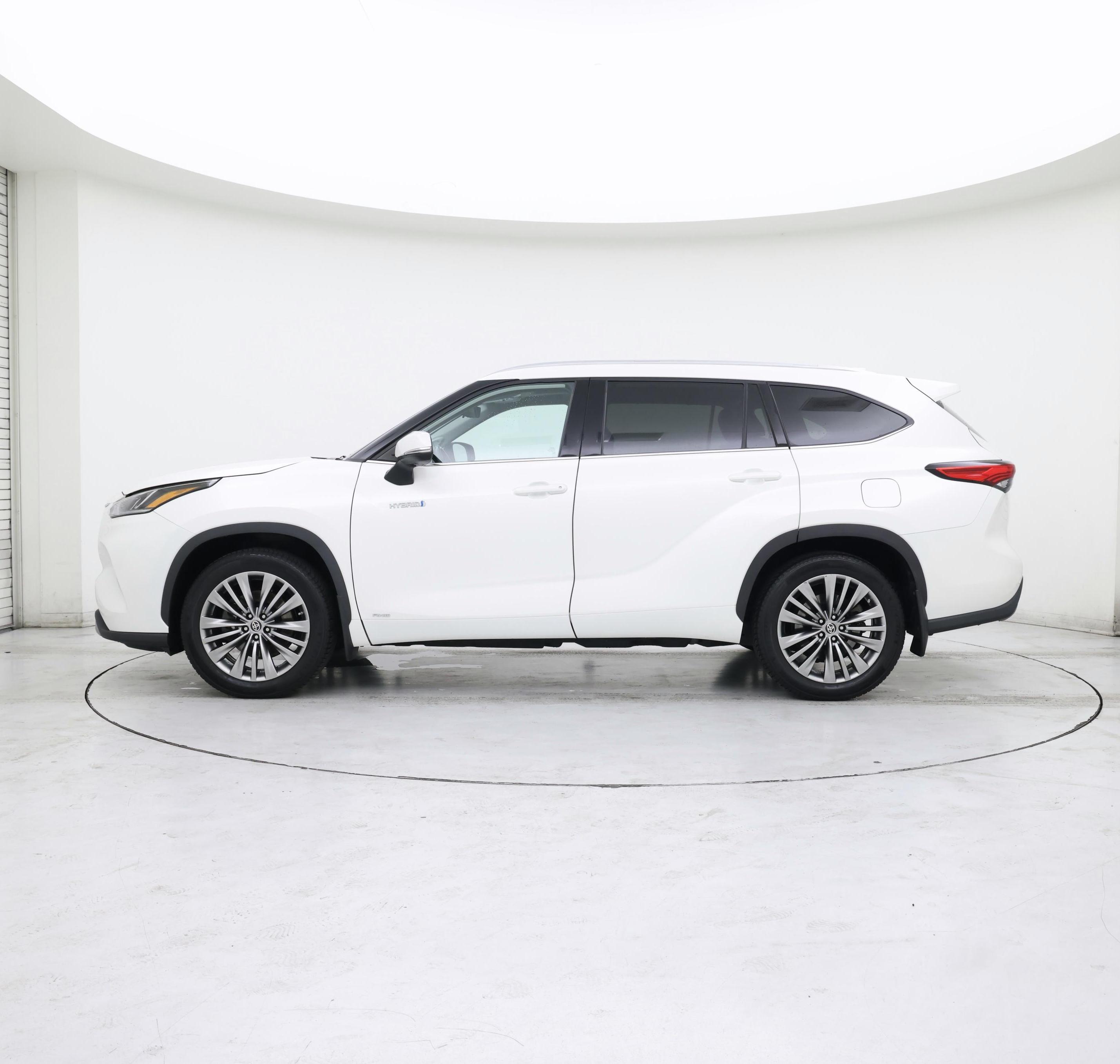 Thumbnail: 2021 Toyota Highlander - 3