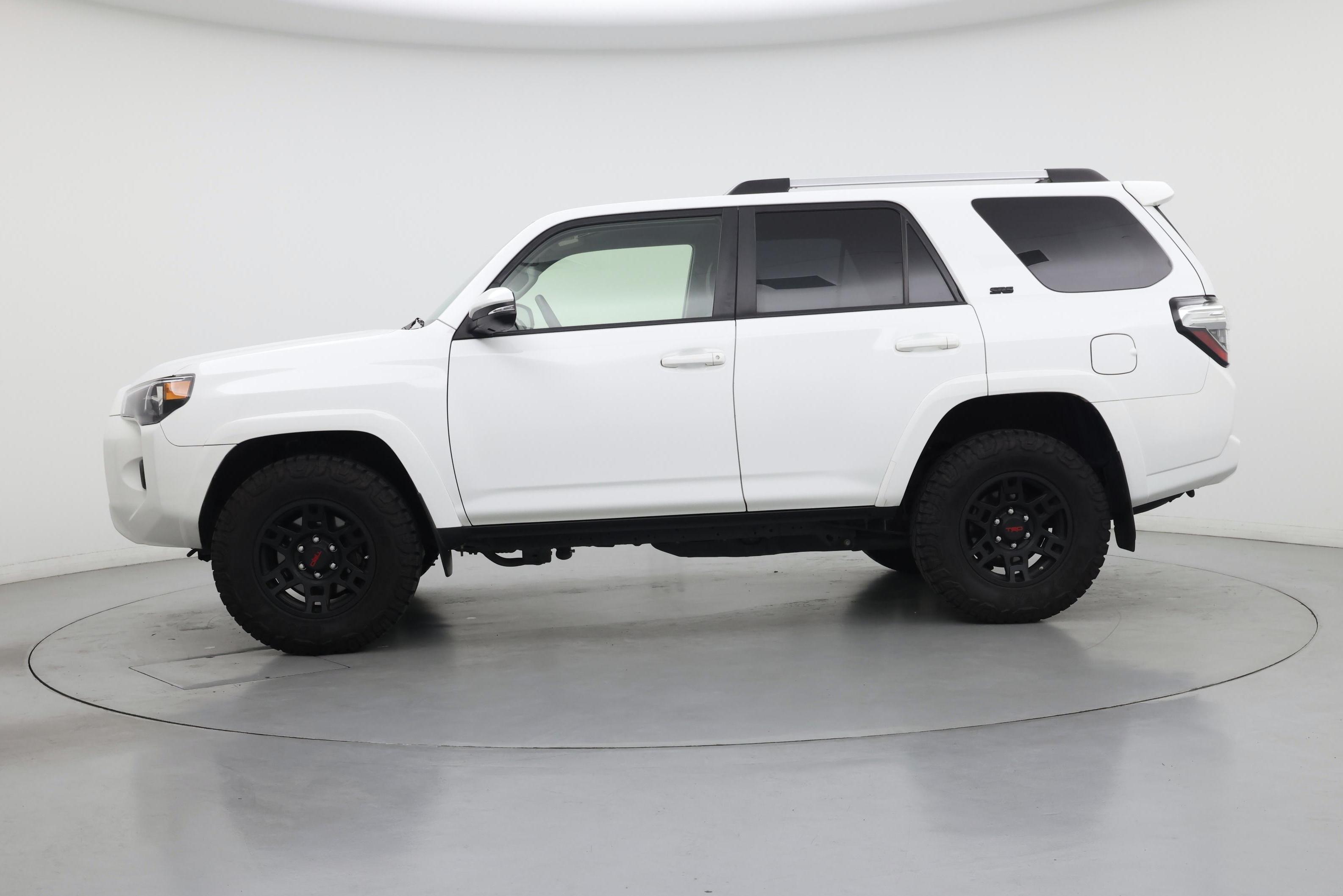Thumbnail: 2021 Toyota 4Runner - 3