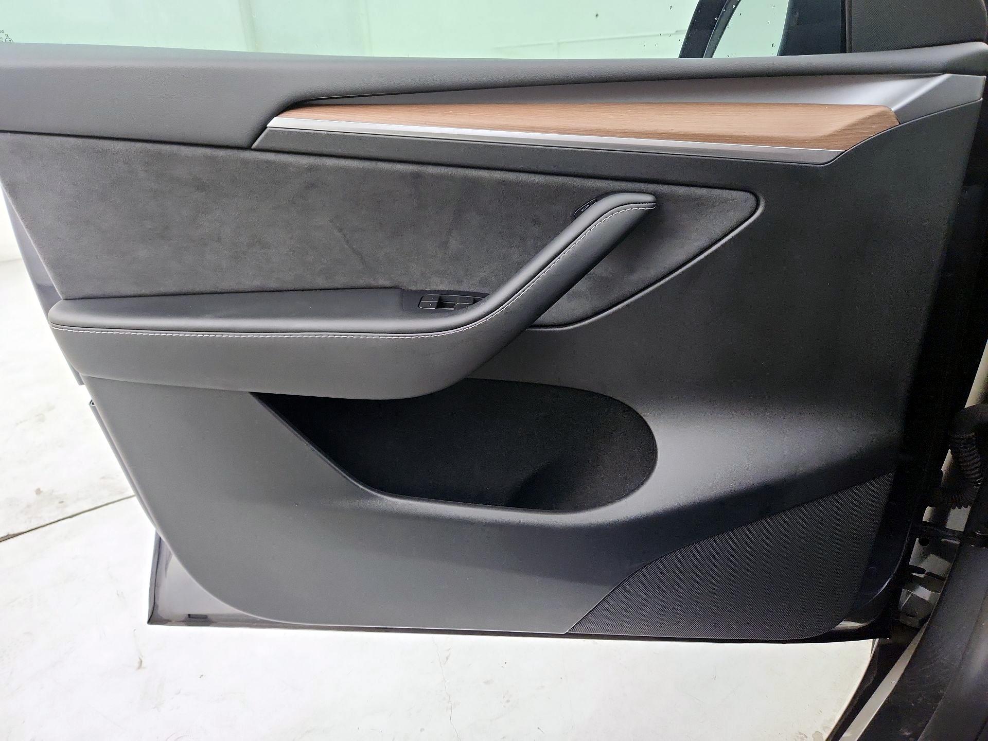 Thumbnail: 2023 Tesla Model Y - 12