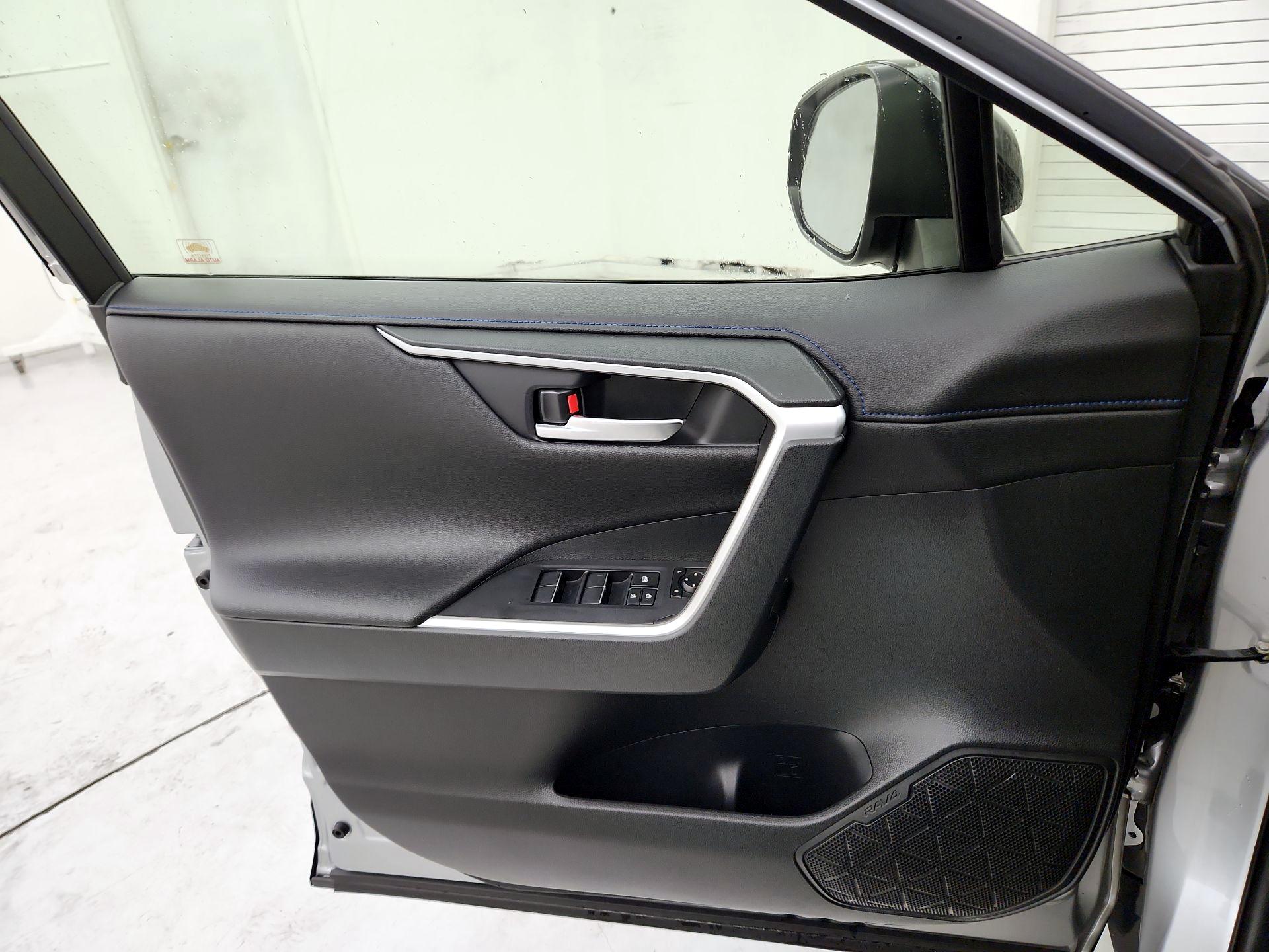 Thumbnail: 2019 Toyota RAV4 - 12