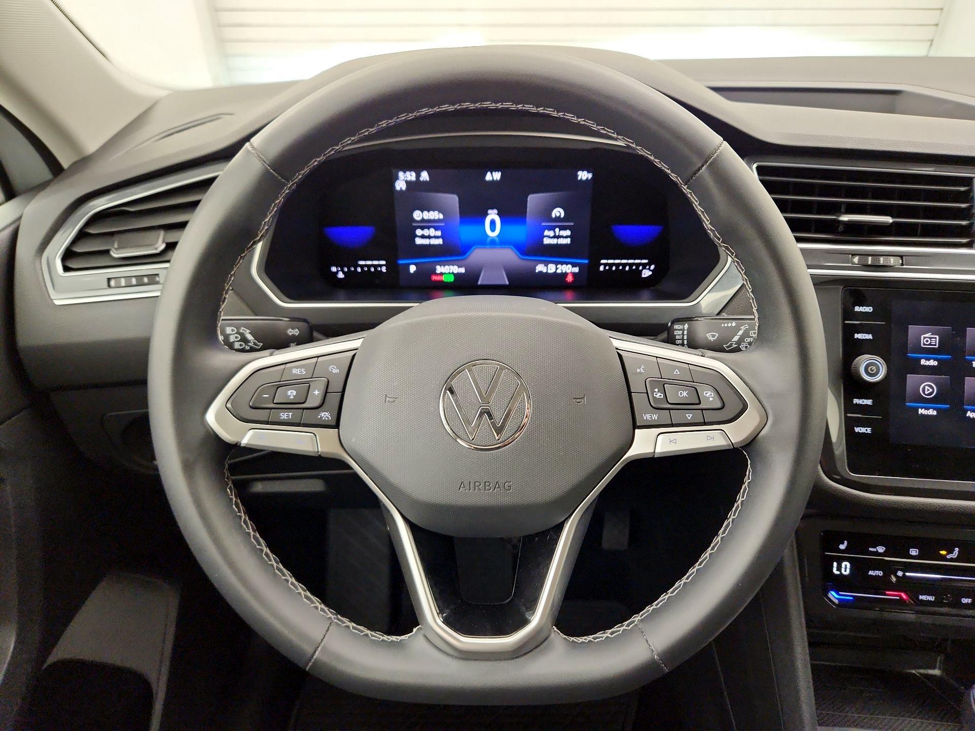 Thumbnail: 2022 Volkswagen Tiguan - 10