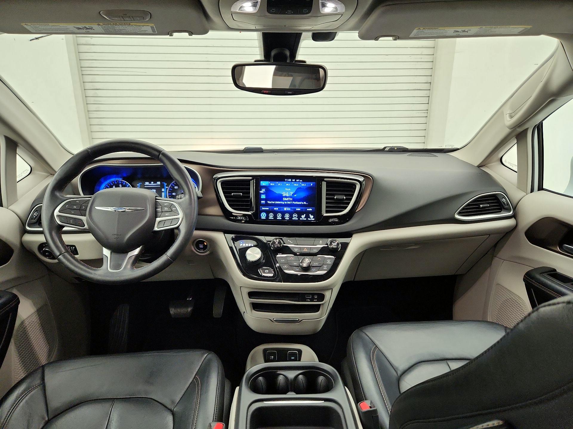 Thumbnail: 2017 Chrysler Pacifica - 9