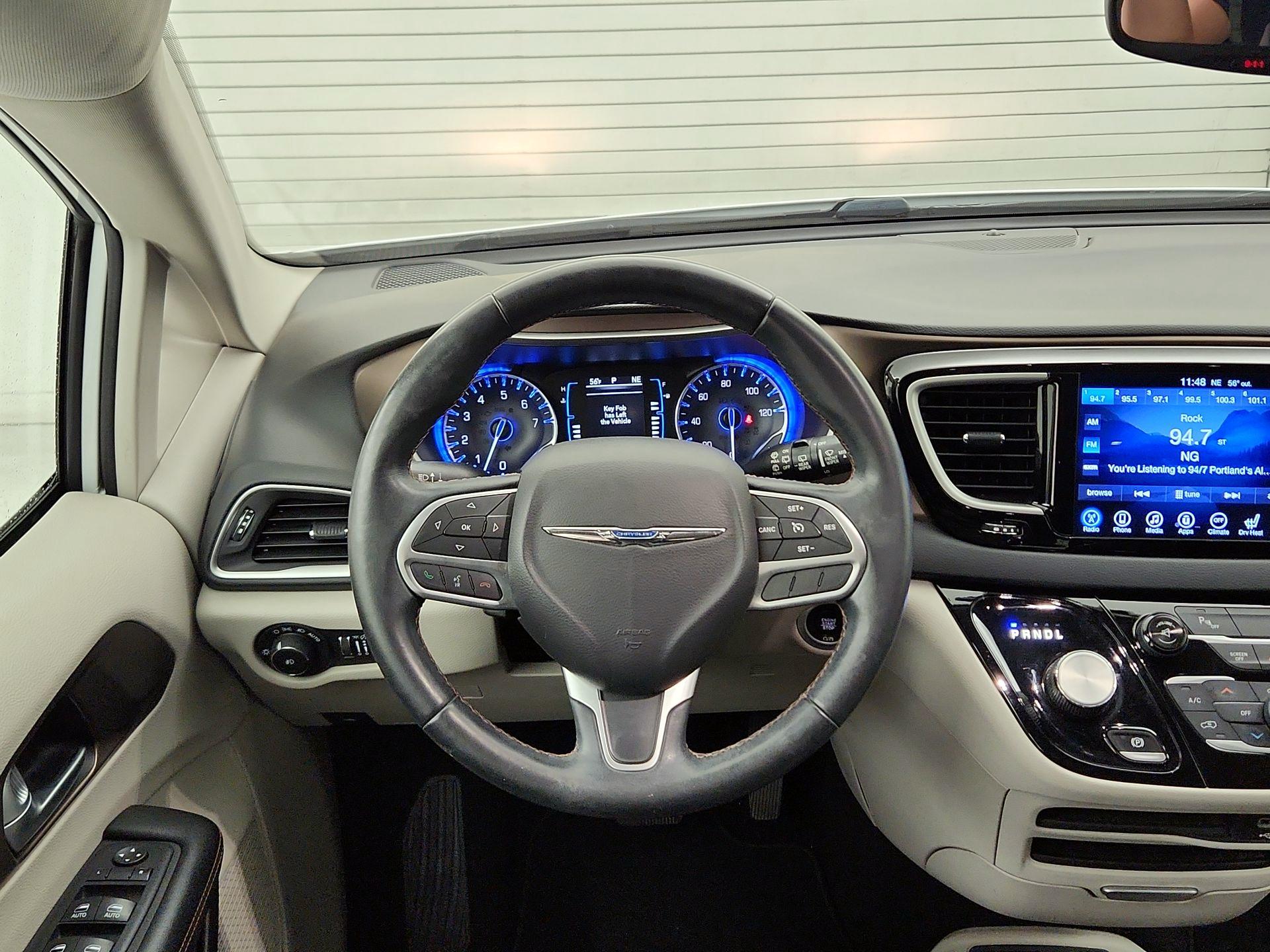 Thumbnail: 2017 Chrysler Pacifica - 10