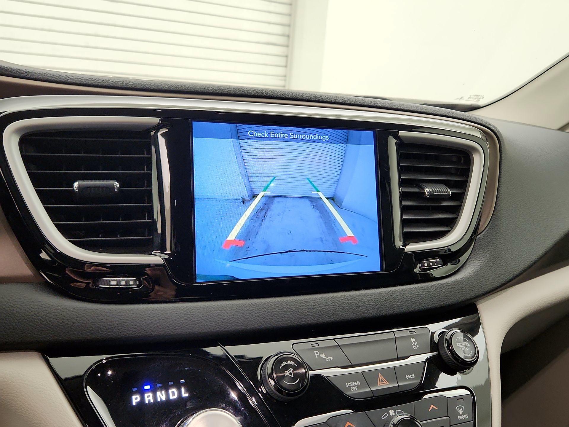 Thumbnail: 2017 Chrysler Pacifica - 14