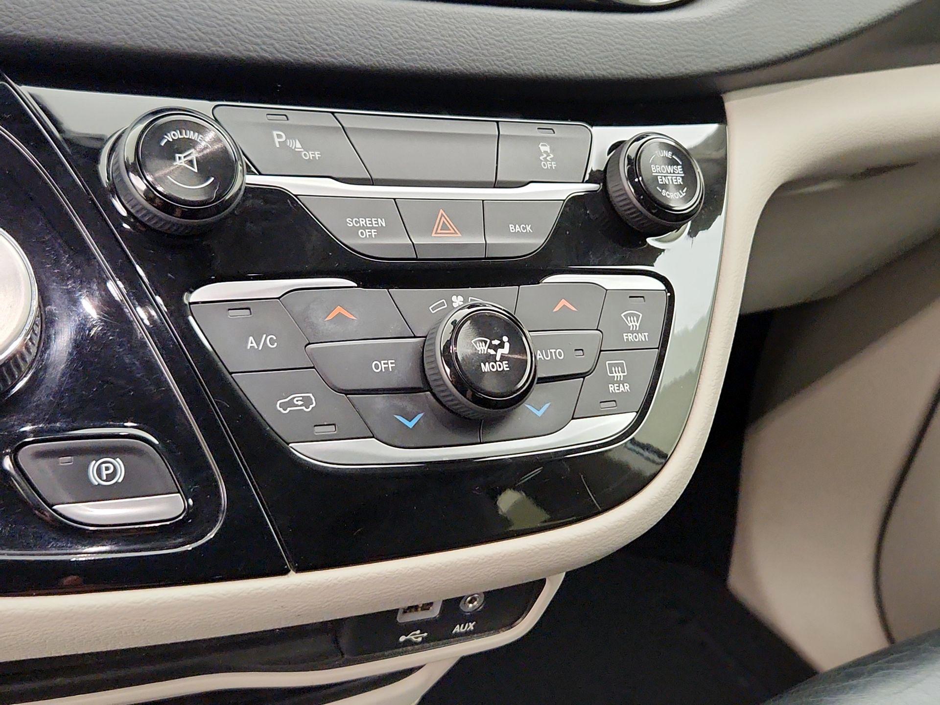 Thumbnail: 2017 Chrysler Pacifica - 16