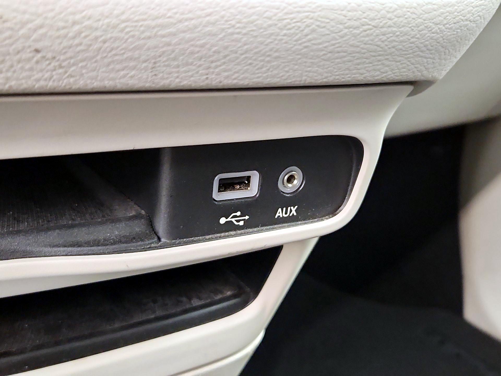 Thumbnail: 2017 Chrysler Pacifica - 18
