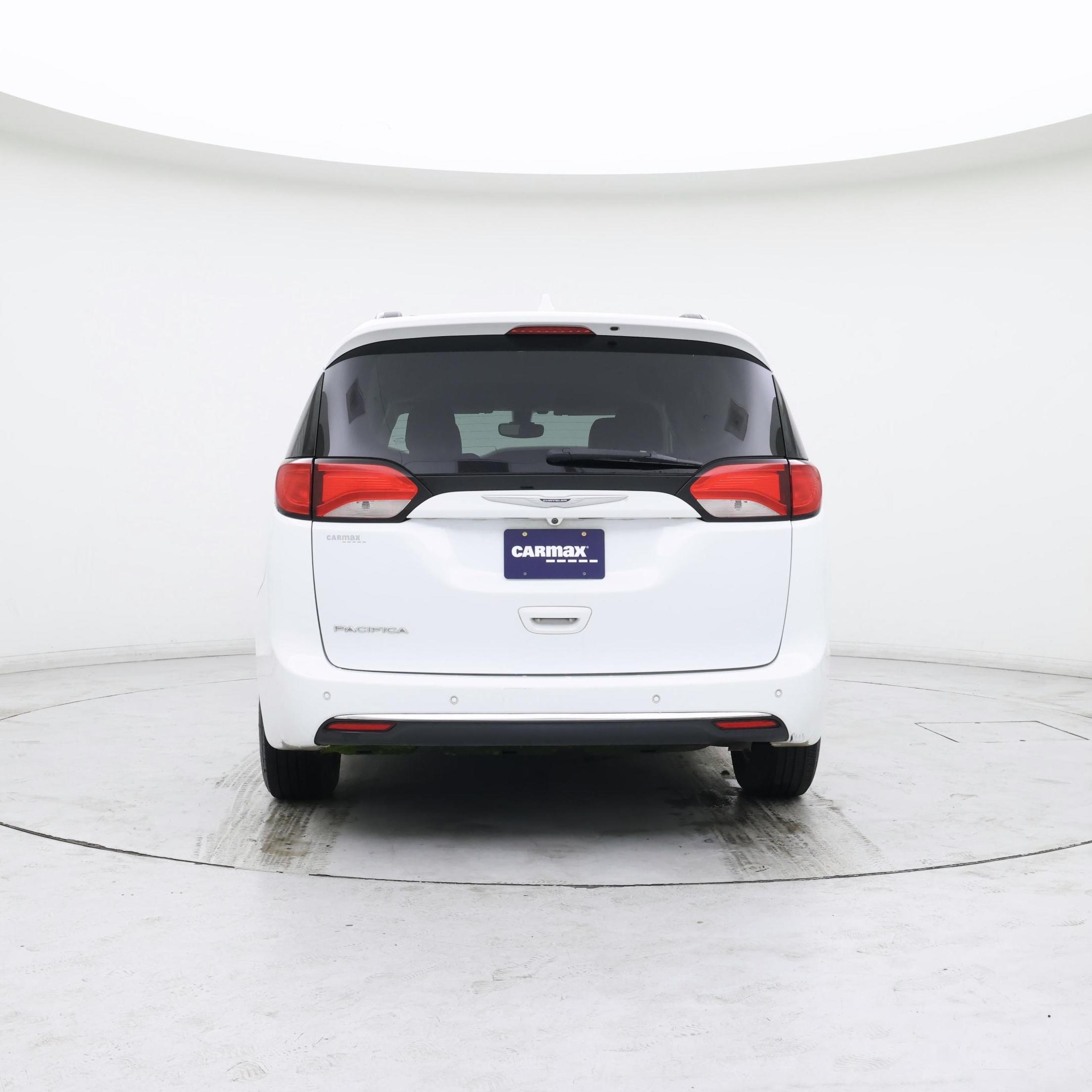 Thumbnail: 2017 Chrysler Pacifica - 6