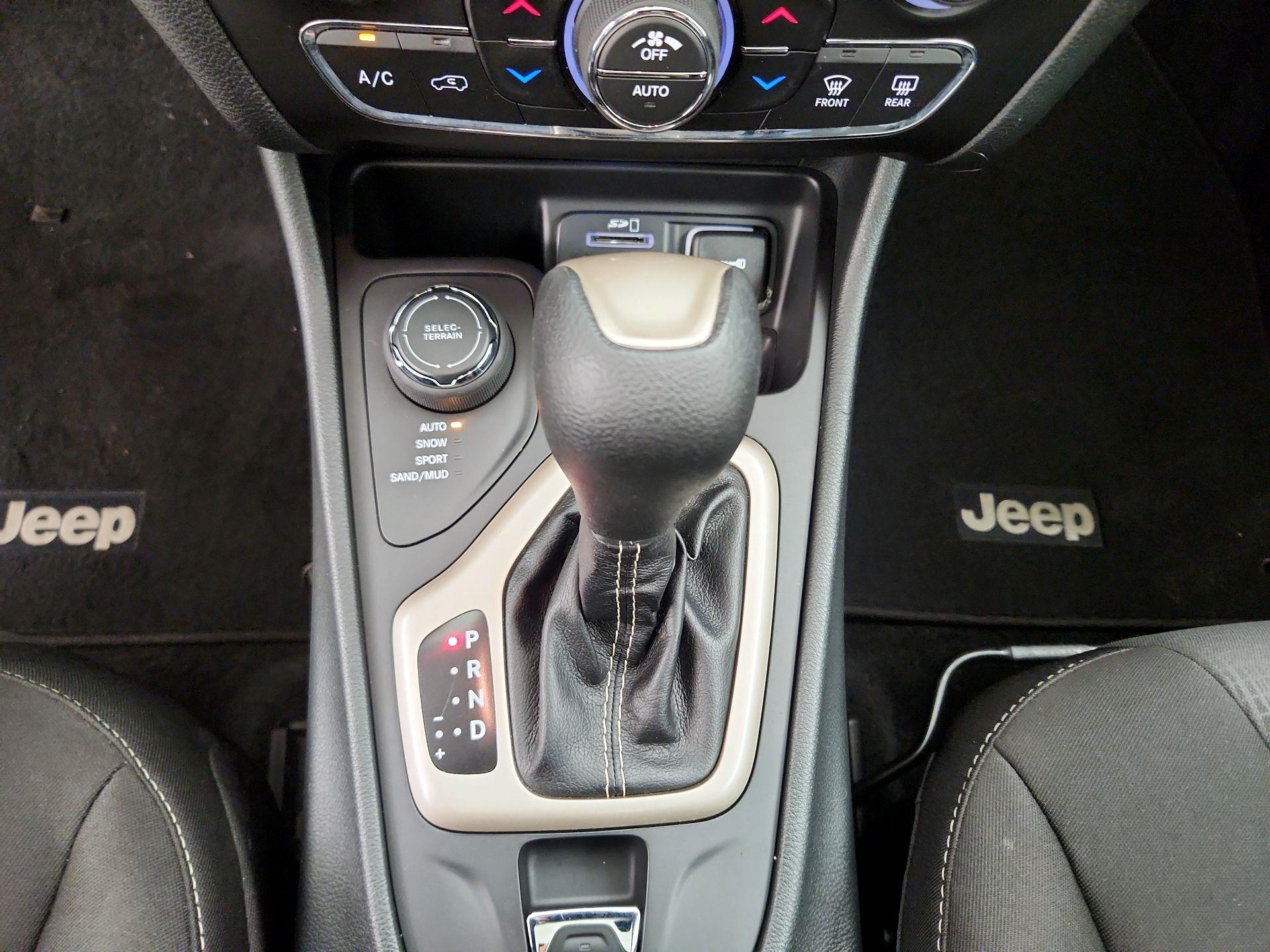 Thumbnail: 2015 Jeep Cherokee - 17