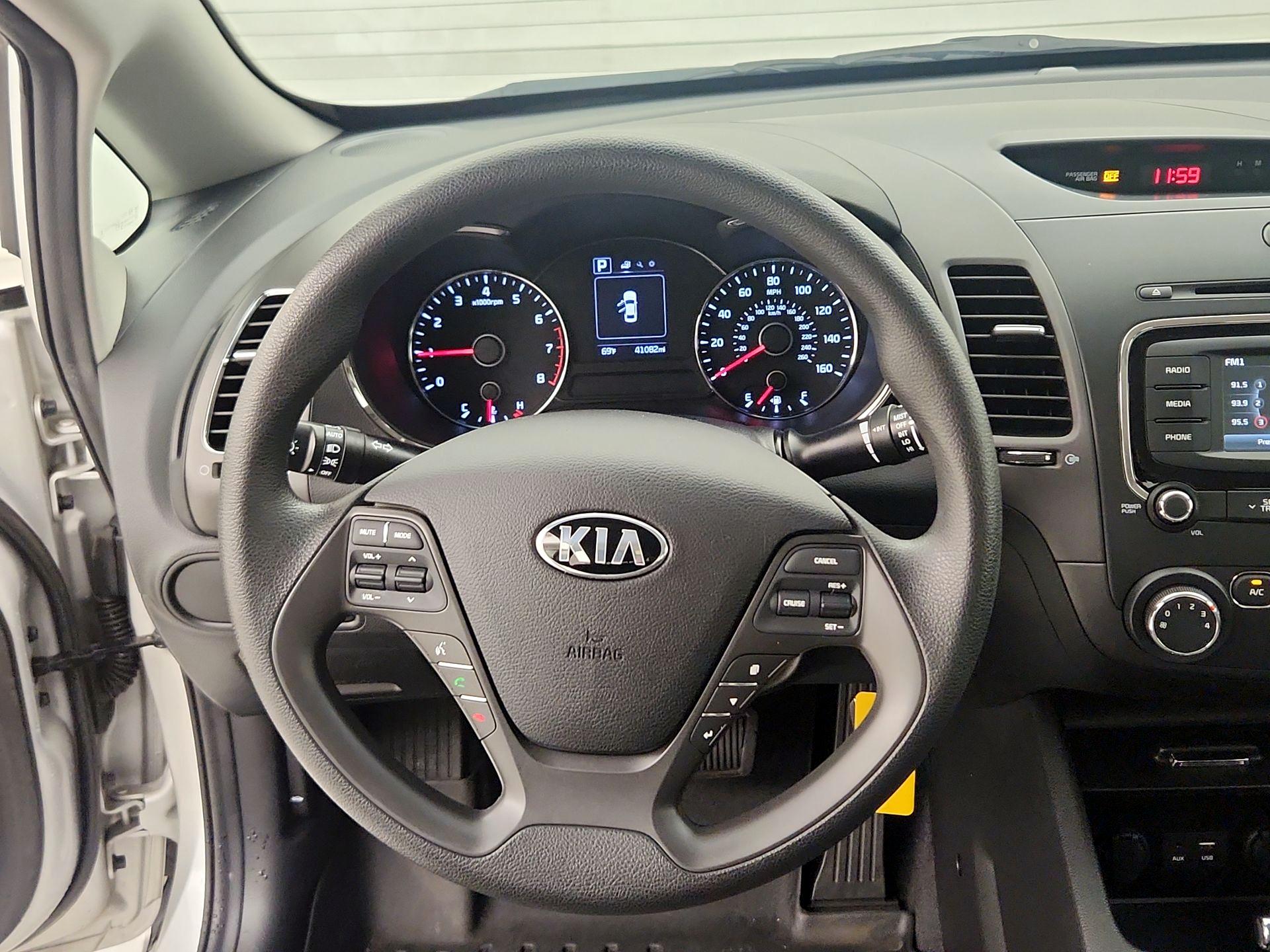 Thumbnail: 2017 Kia Forte - 10