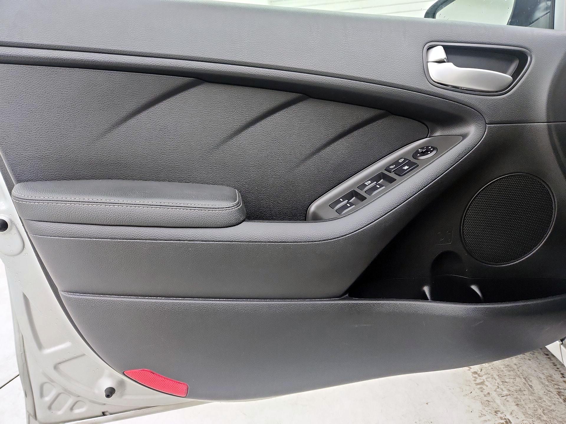 Thumbnail: 2017 Kia Forte - 12