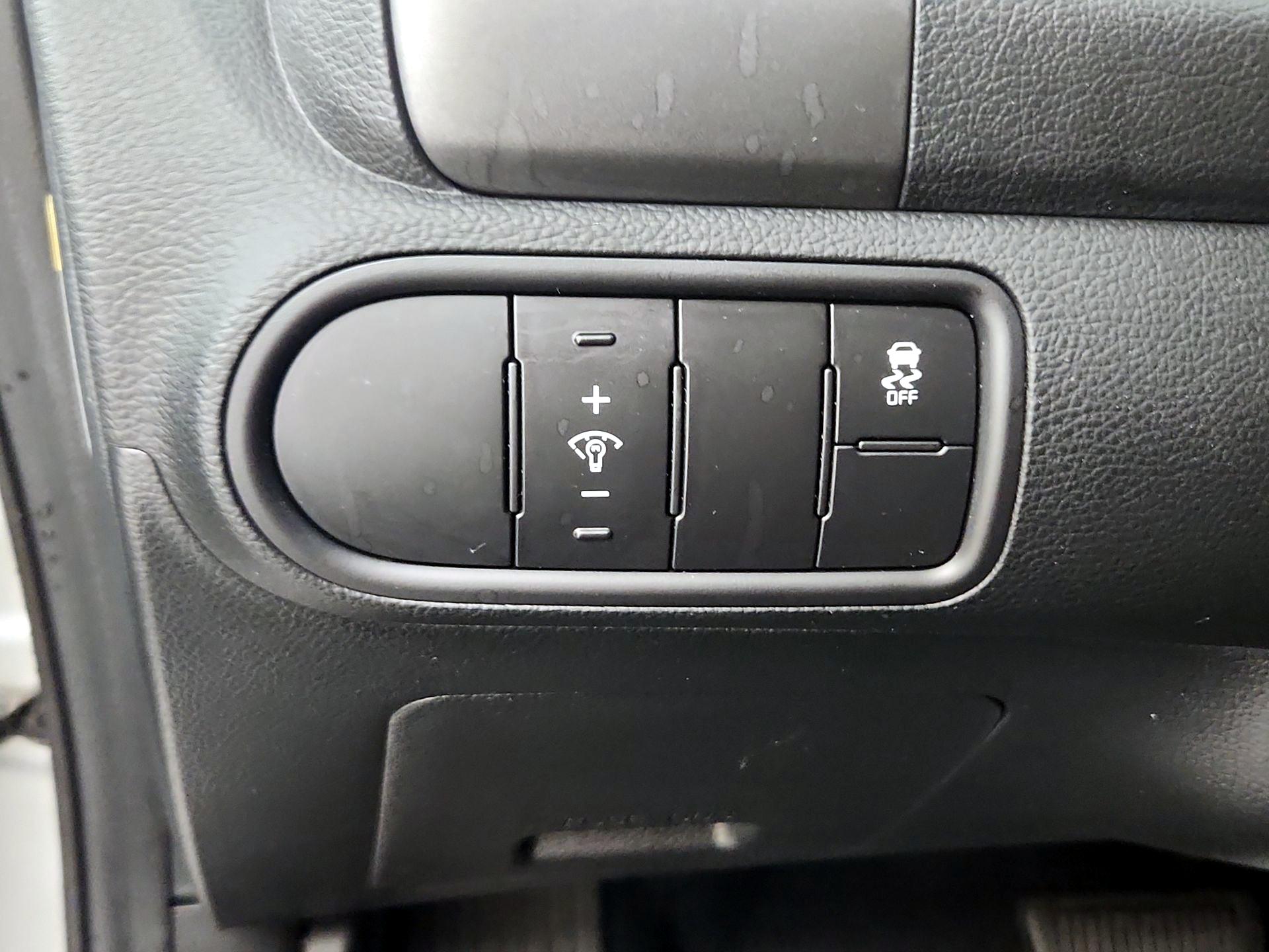 Thumbnail: 2017 Kia Forte - 13