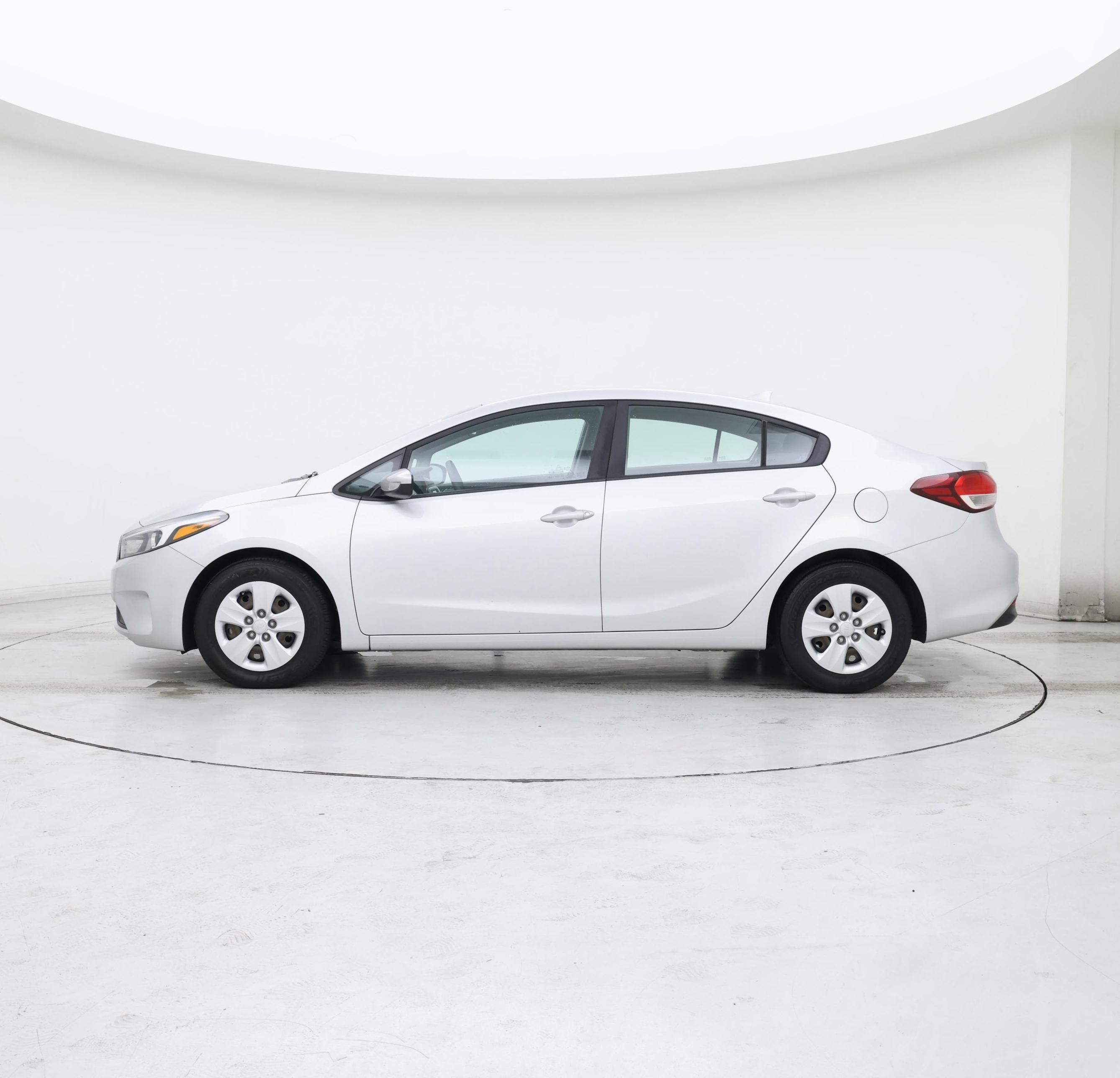 Thumbnail: 2017 Kia Forte - 3