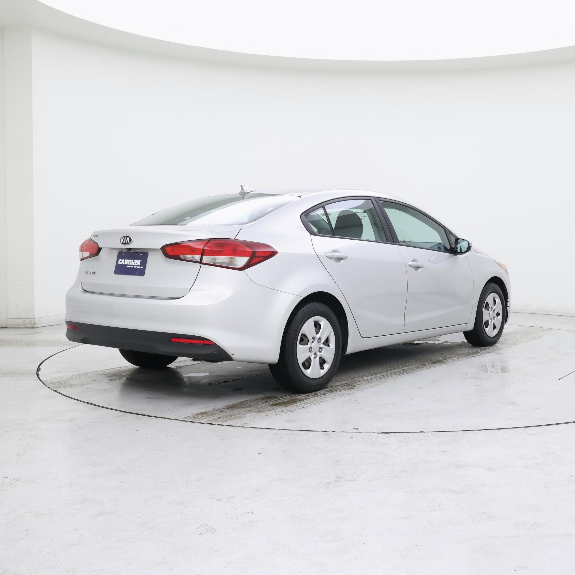 Thumbnail: 2017 Kia Forte - 8