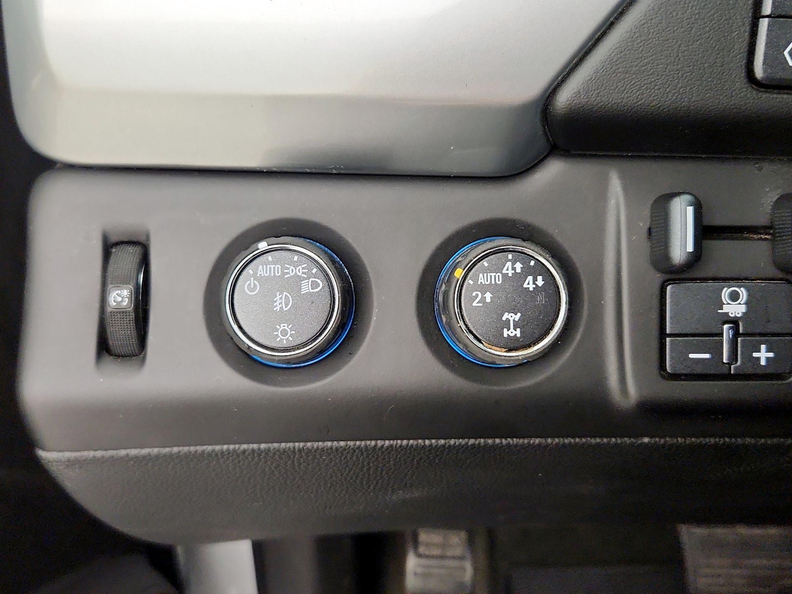 2015 Chevrolet Tahoe LTZ - Photo 14