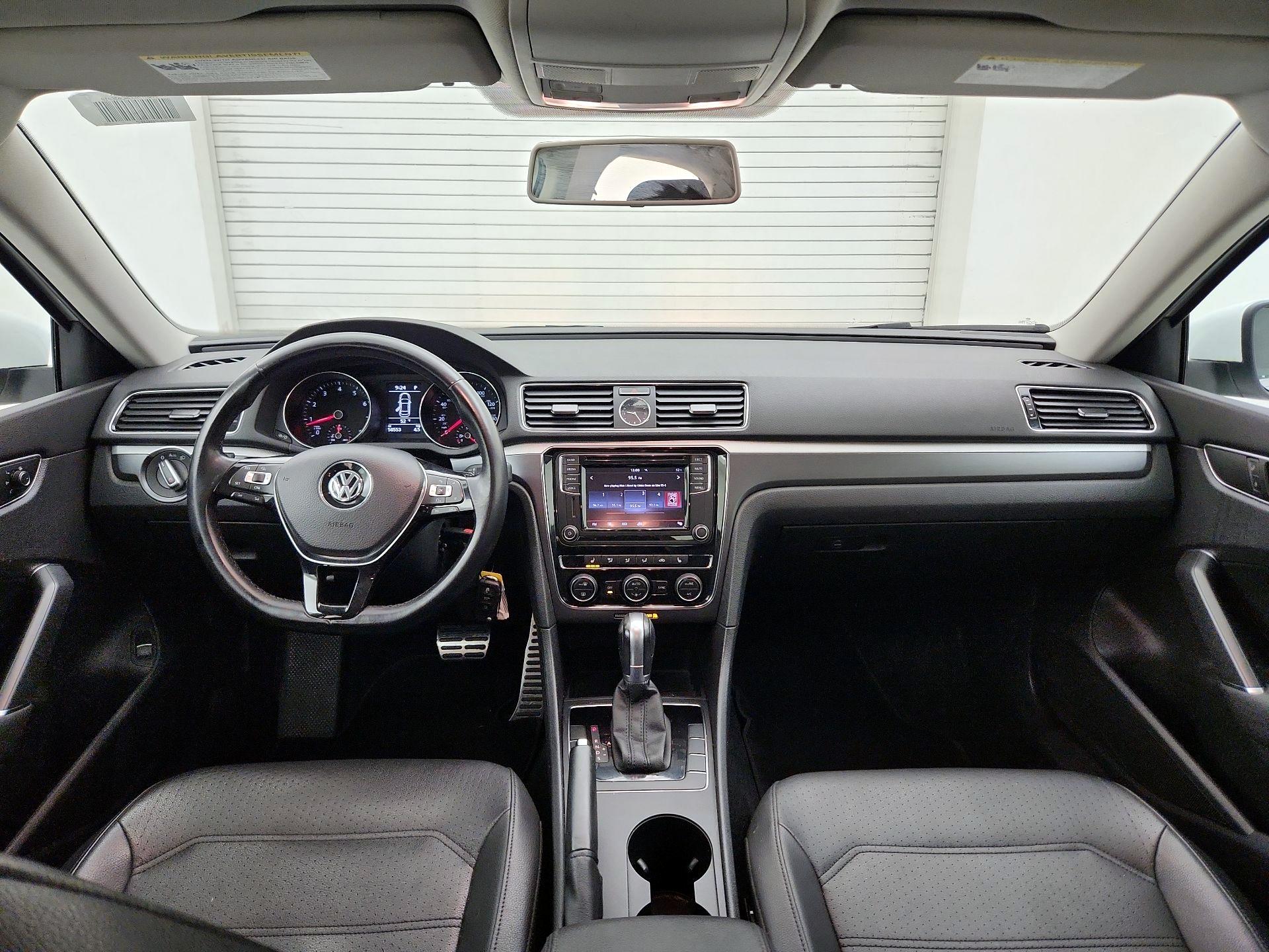 Thumbnail: 2017 Volkswagen Passat - 9