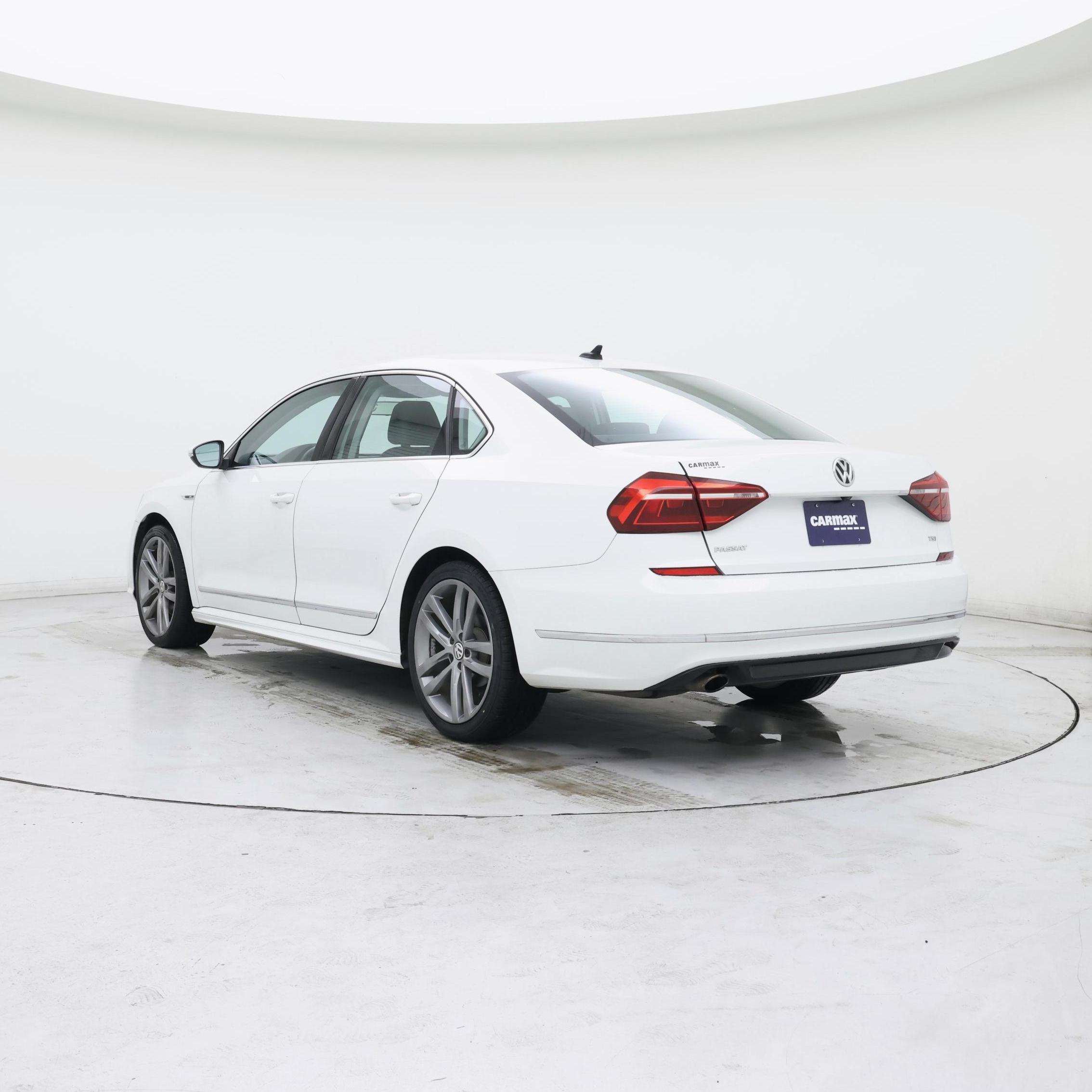 Thumbnail: 2017 Volkswagen Passat - 2