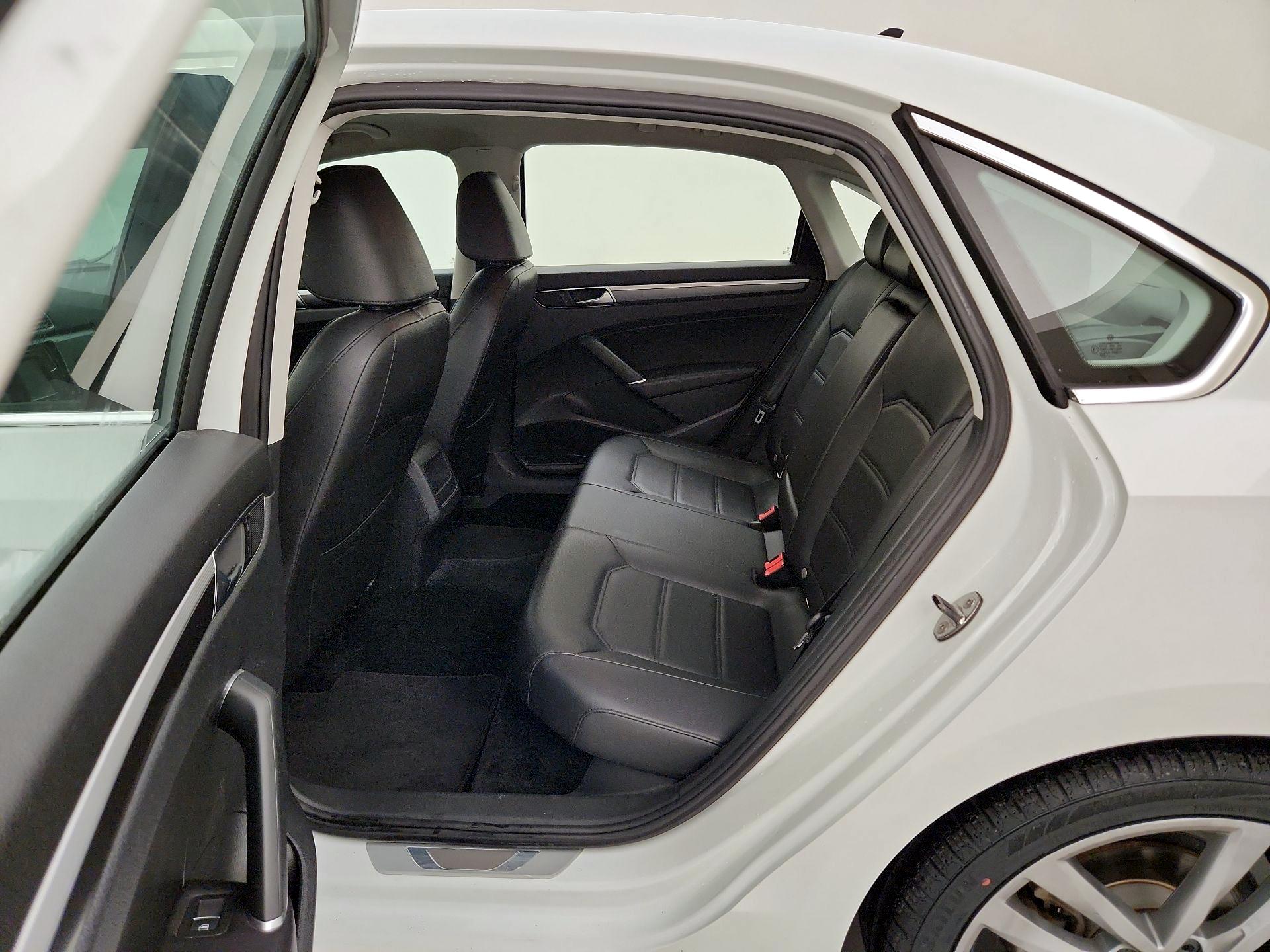 Thumbnail: 2017 Volkswagen Passat - 19
