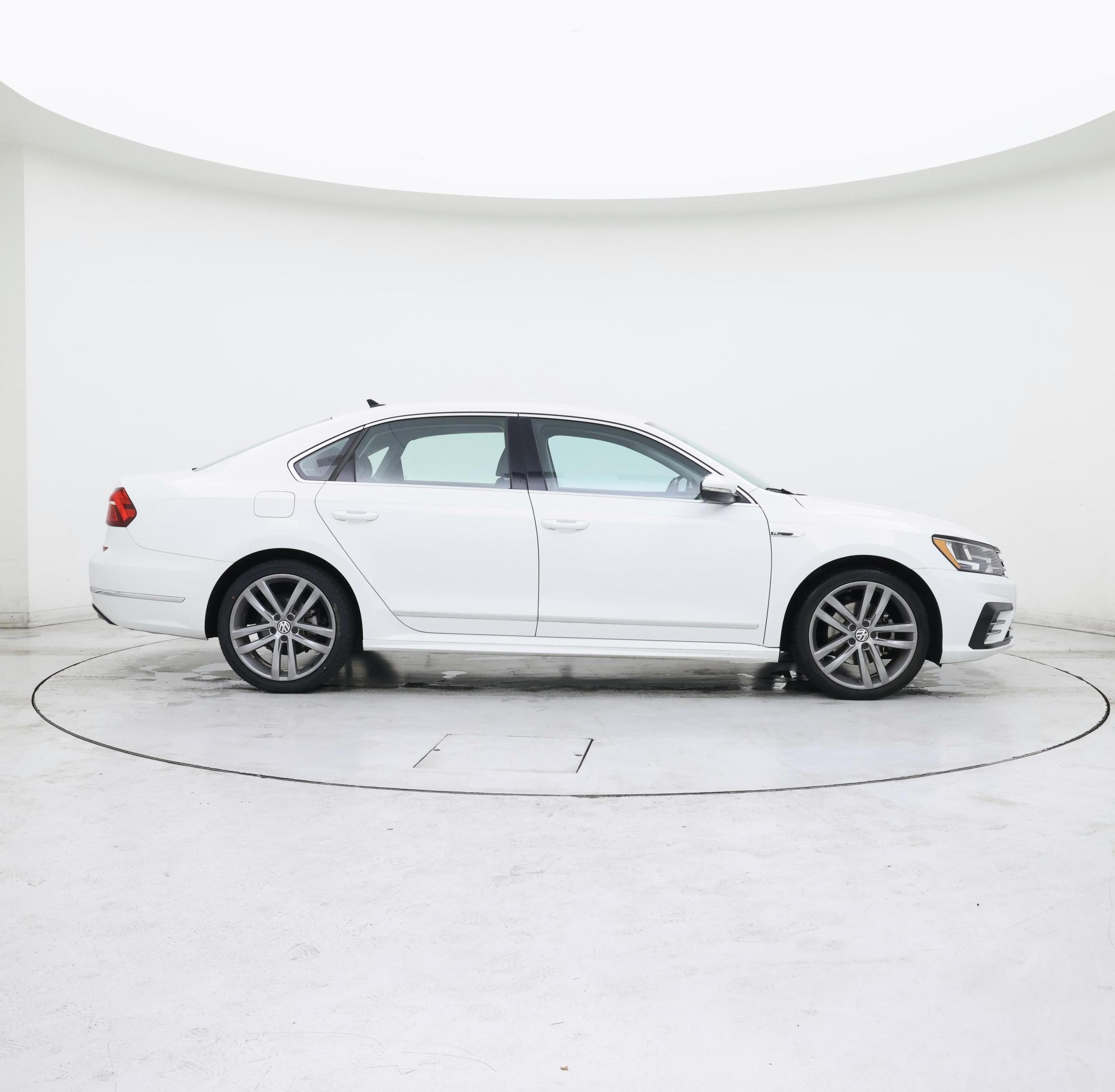 Thumbnail: 2017 Volkswagen Passat - 7