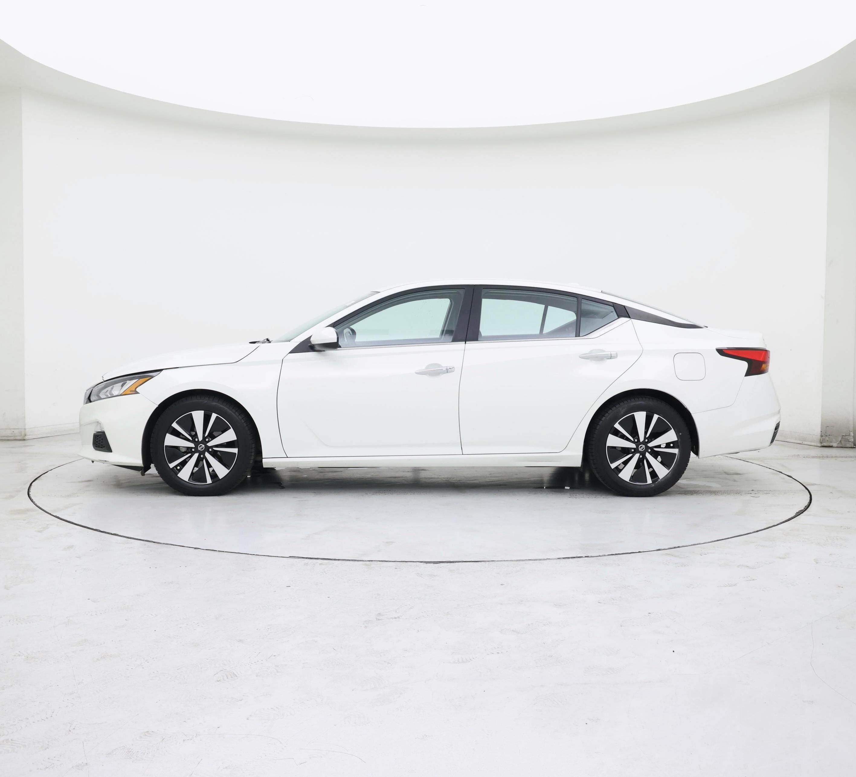 Thumbnail: 2022 Nissan Altima - 3