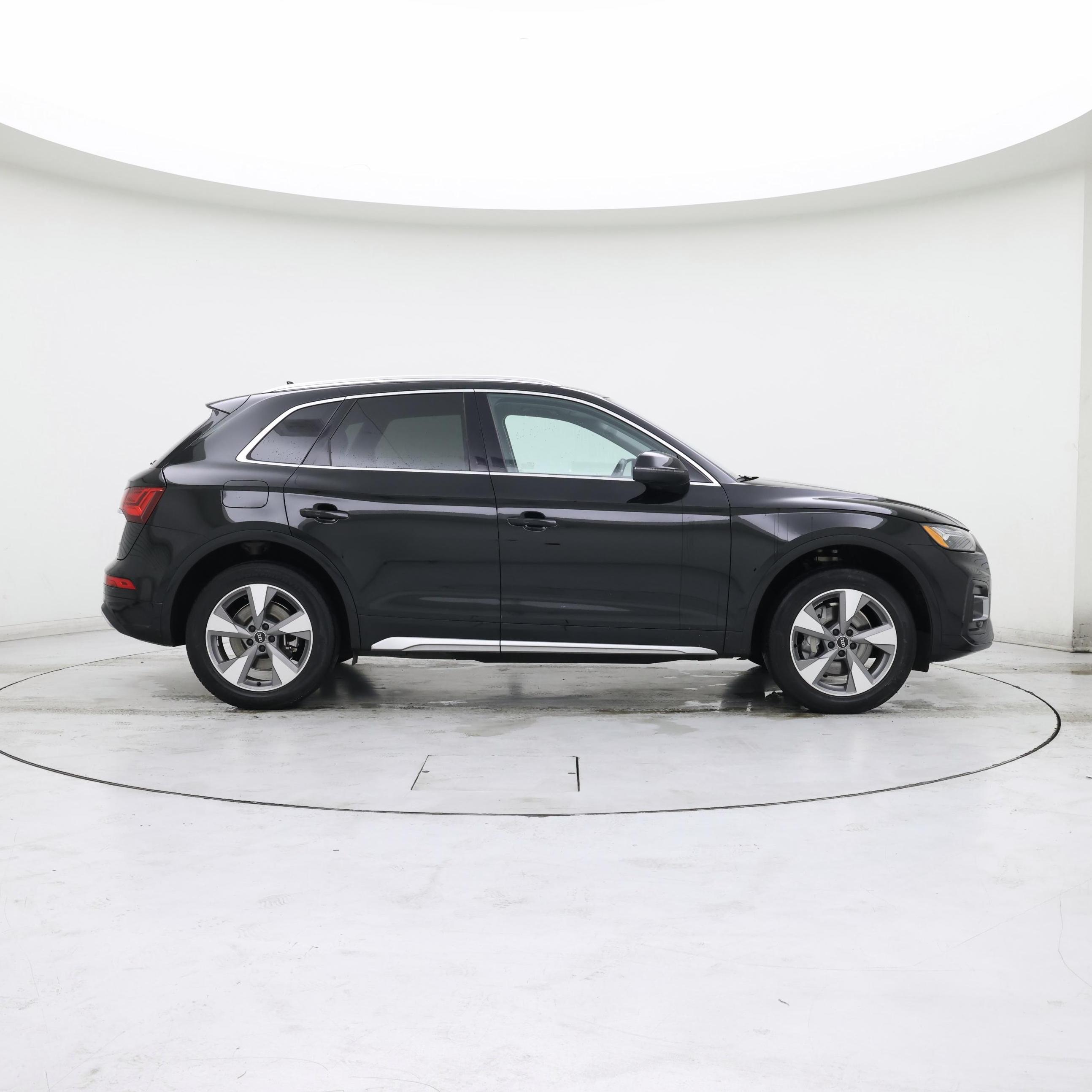 Thumbnail: 2023 Audi Q5 - 7
