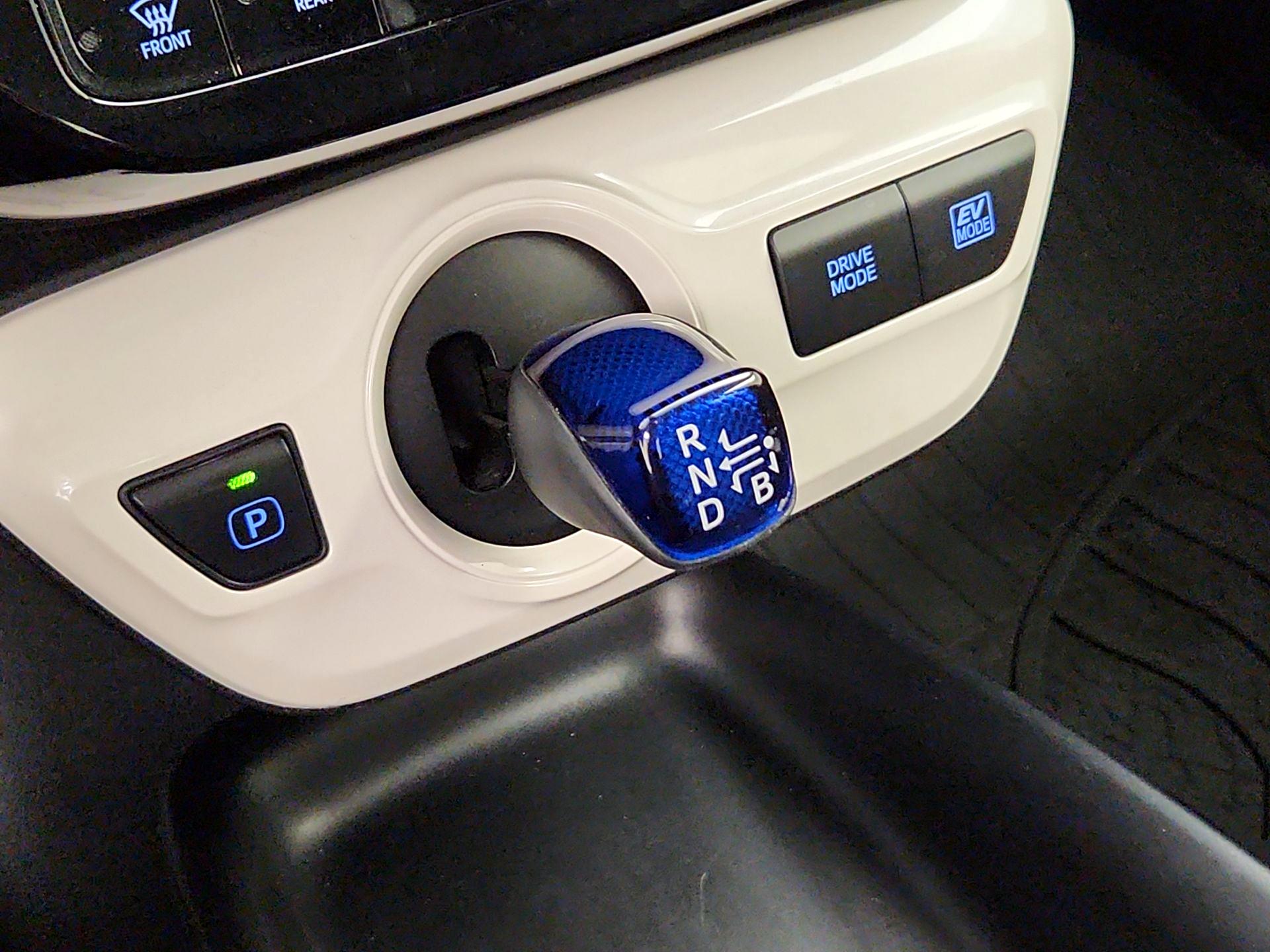 Thumbnail: 2018 Toyota Prius - 17