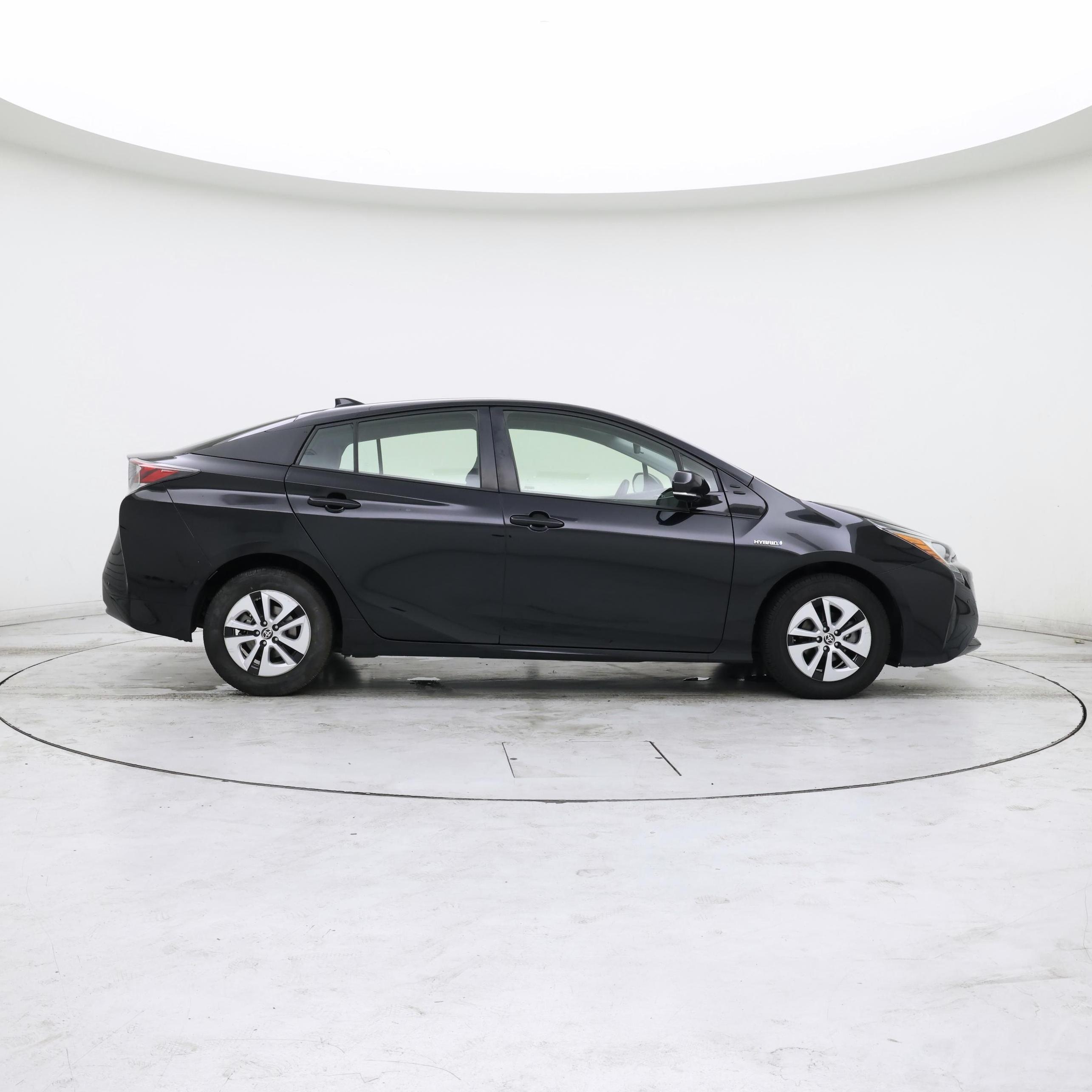 Thumbnail: 2018 Toyota Prius - 7