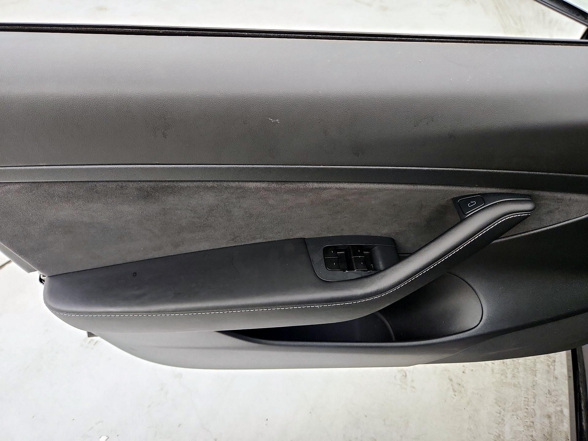 Thumbnail: 2021 Tesla Model 3 - 12