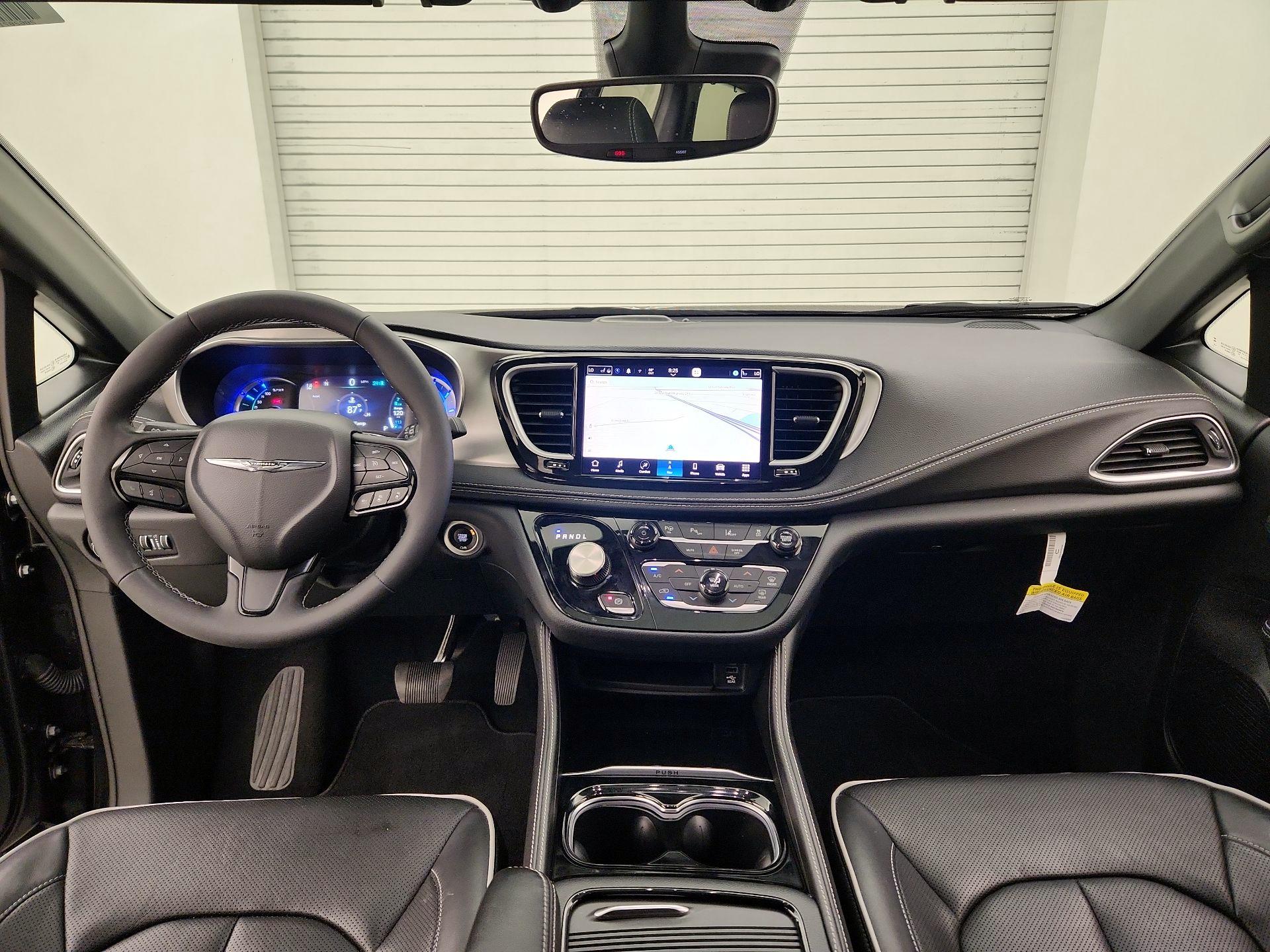 Thumbnail: 2023 Chrysler Pacifica - 9