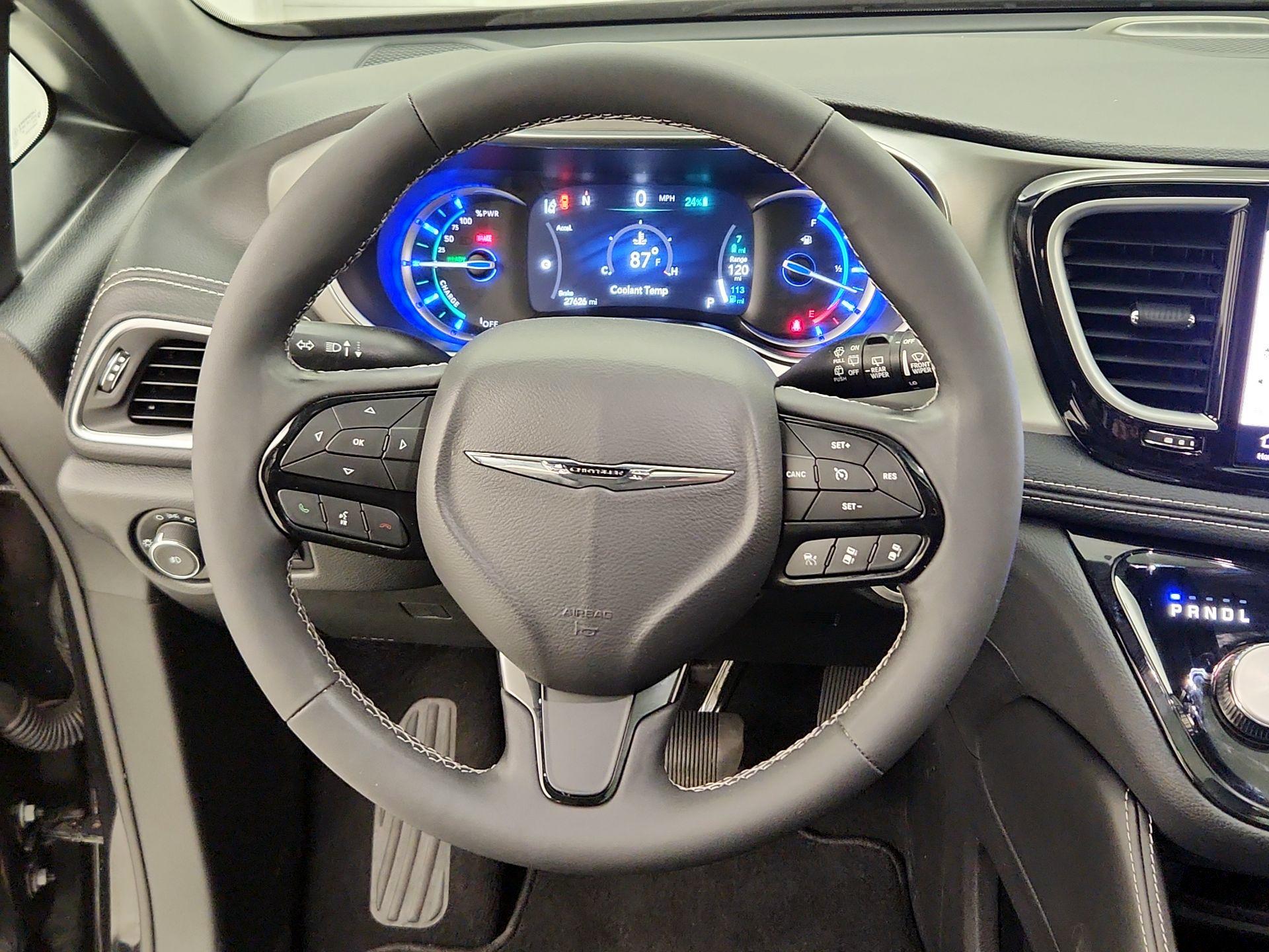Thumbnail: 2023 Chrysler Pacifica - 10