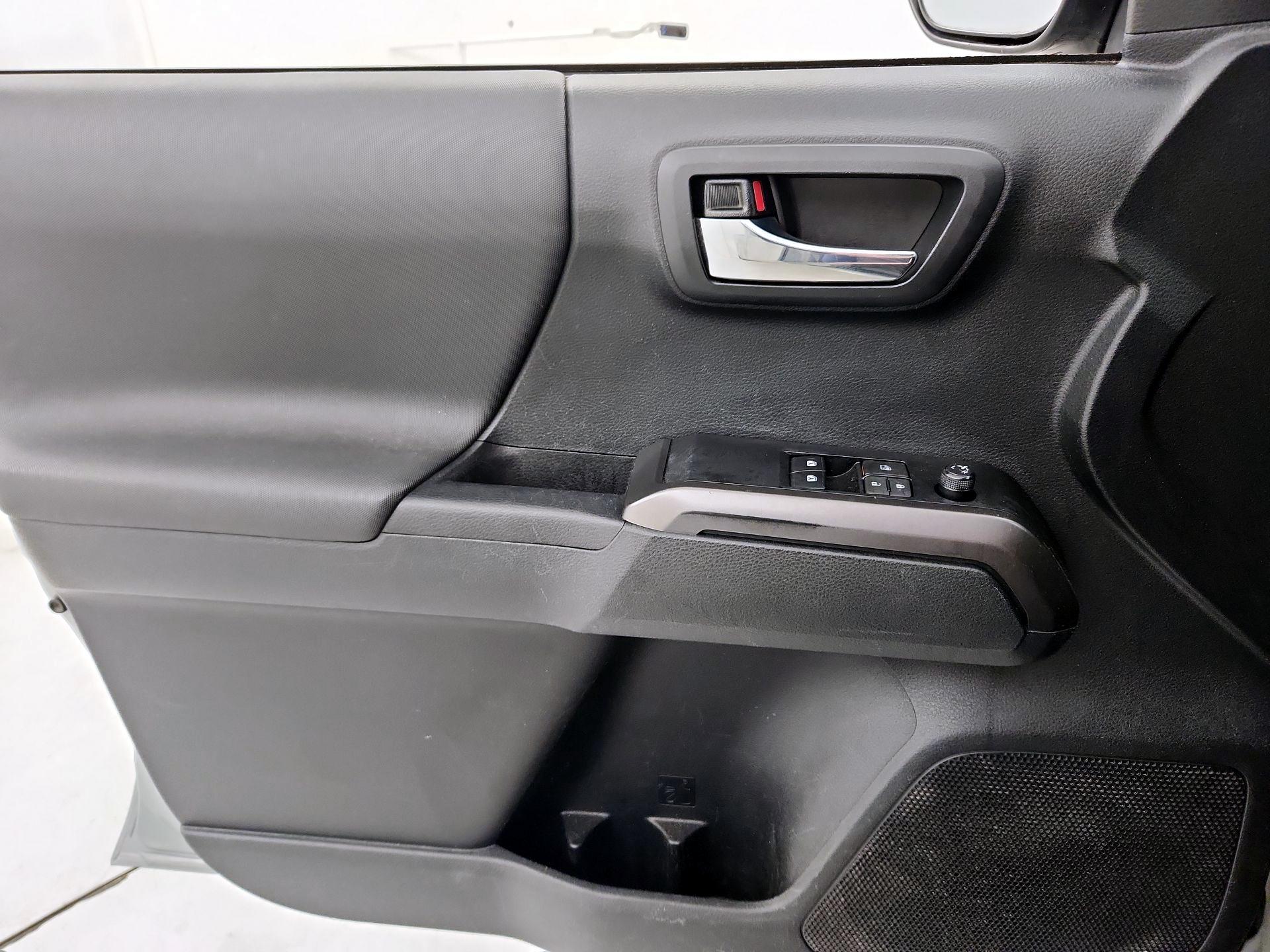 Thumbnail: 2020 Toyota Tacoma - 12