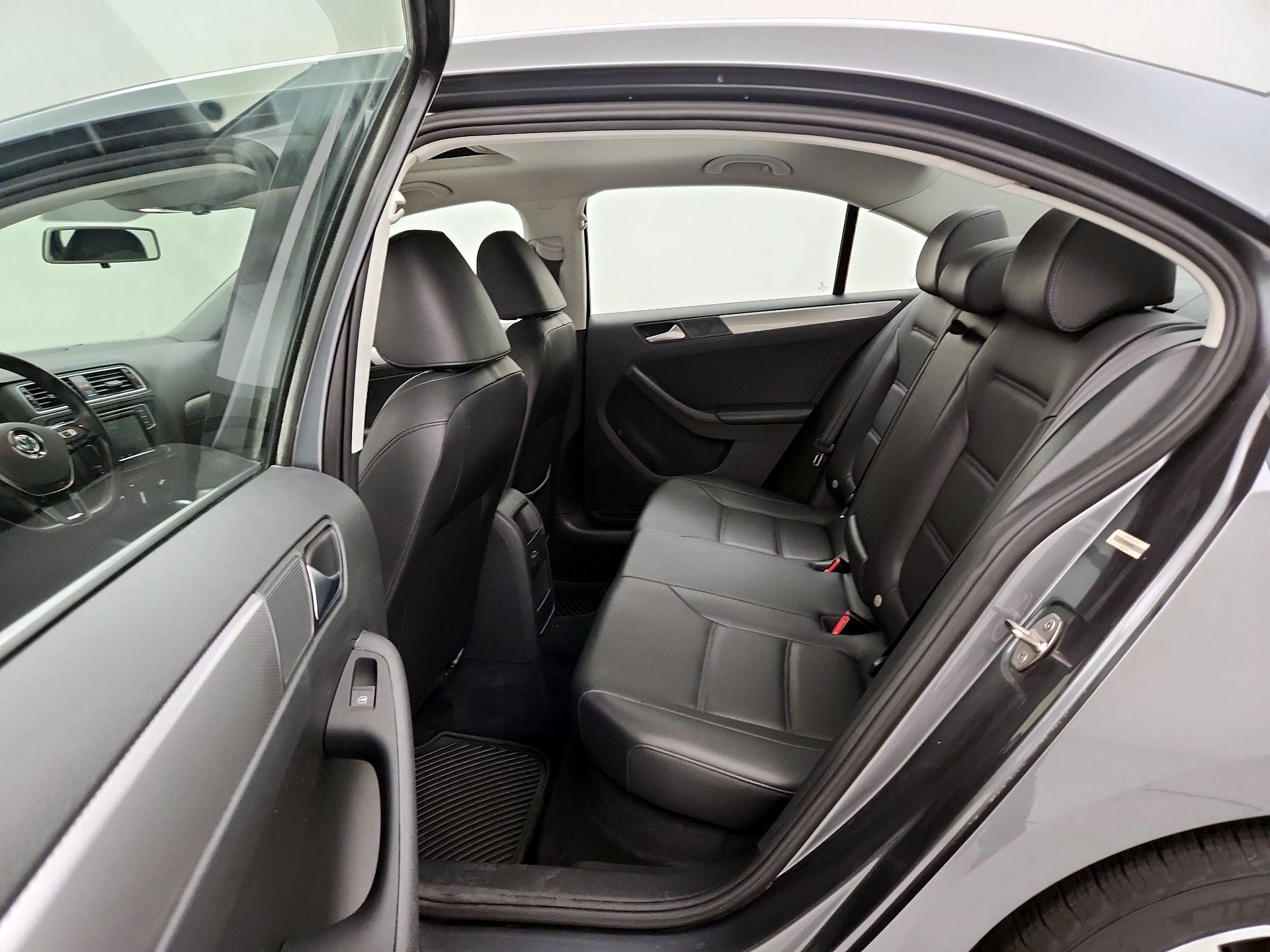 Thumbnail: 2017 Volkswagen Jetta - 20