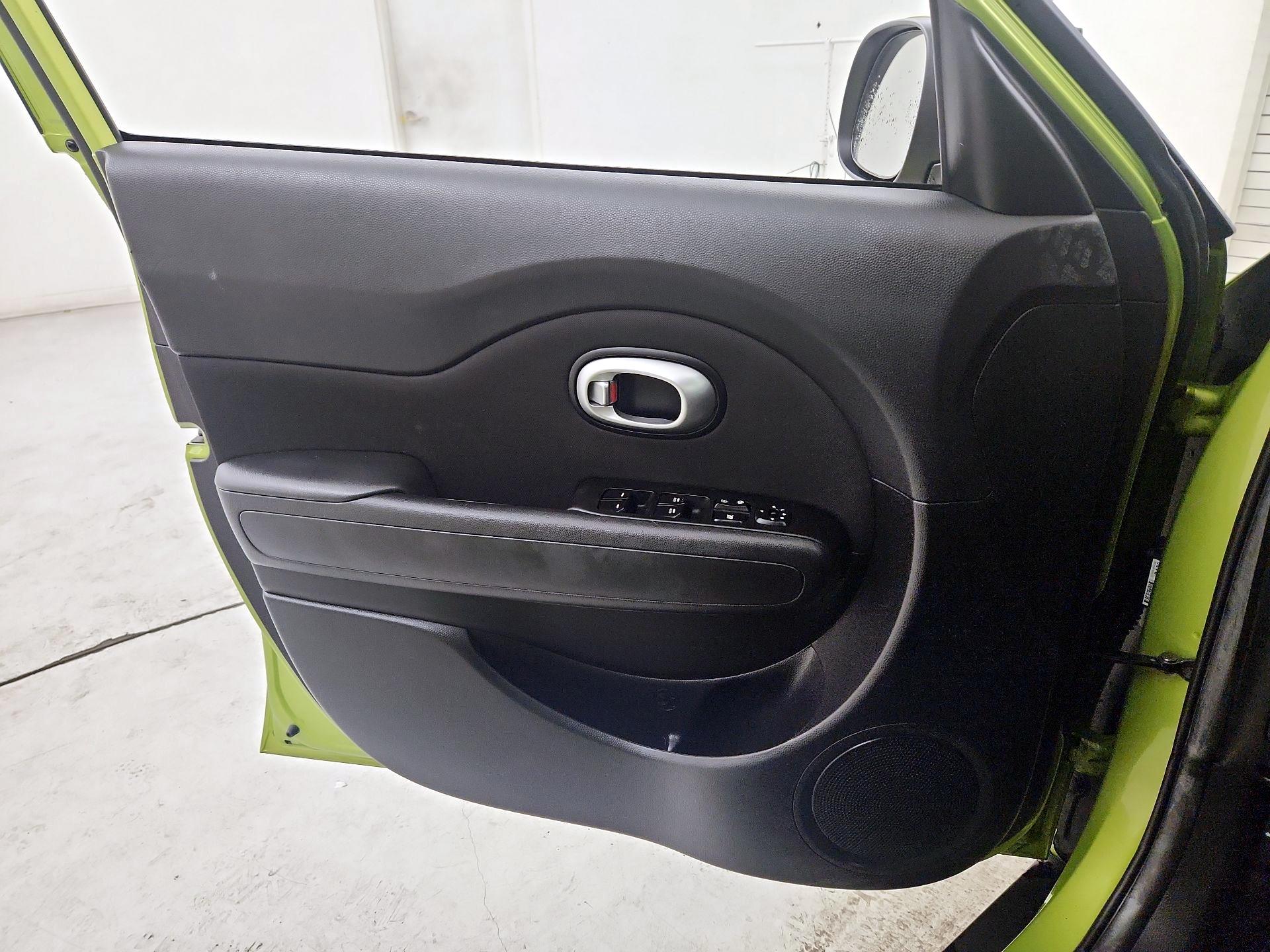 Thumbnail: 2016 Kia Soul - 12
