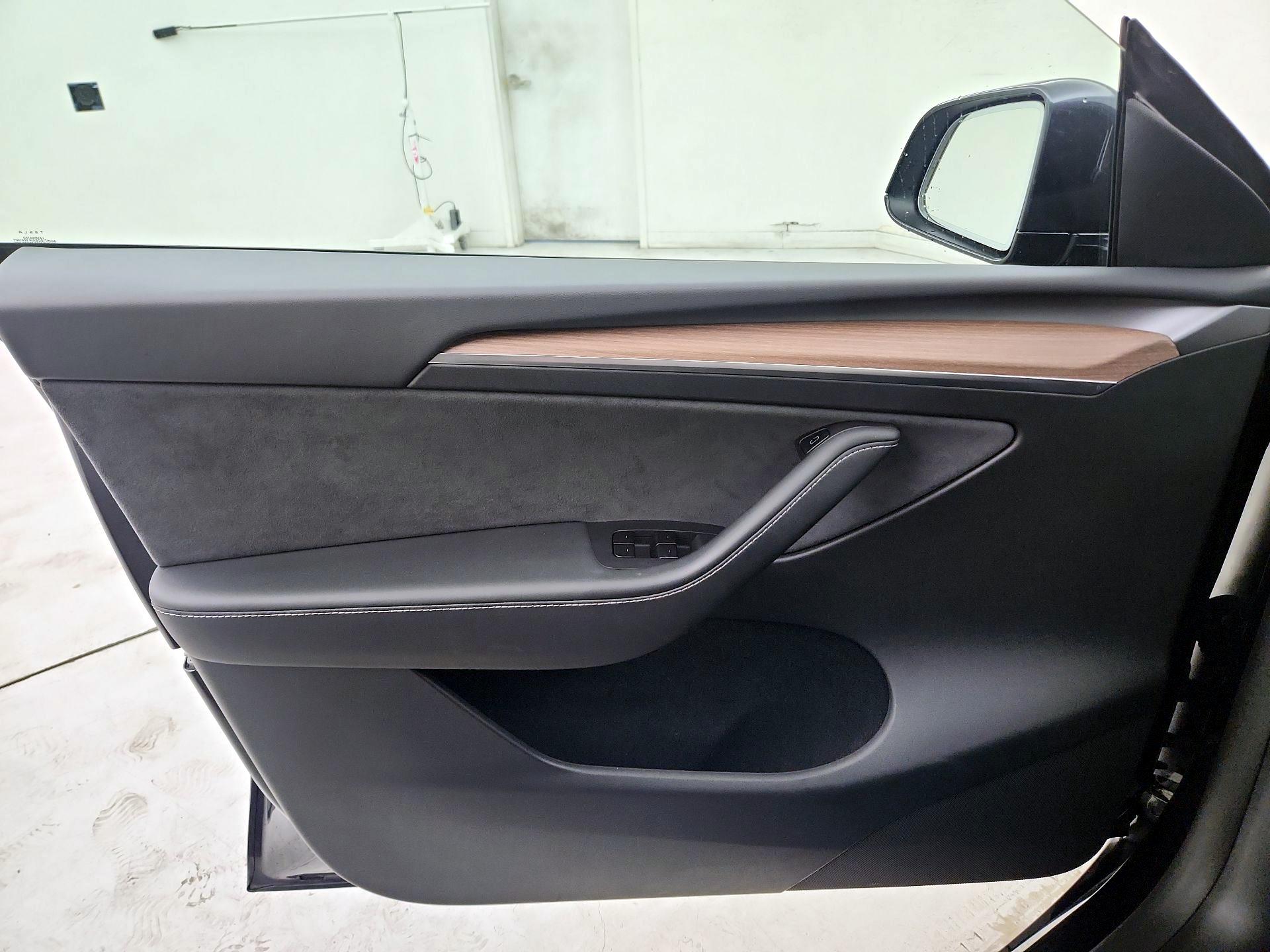 Thumbnail: 2025 Tesla Model Y - 12