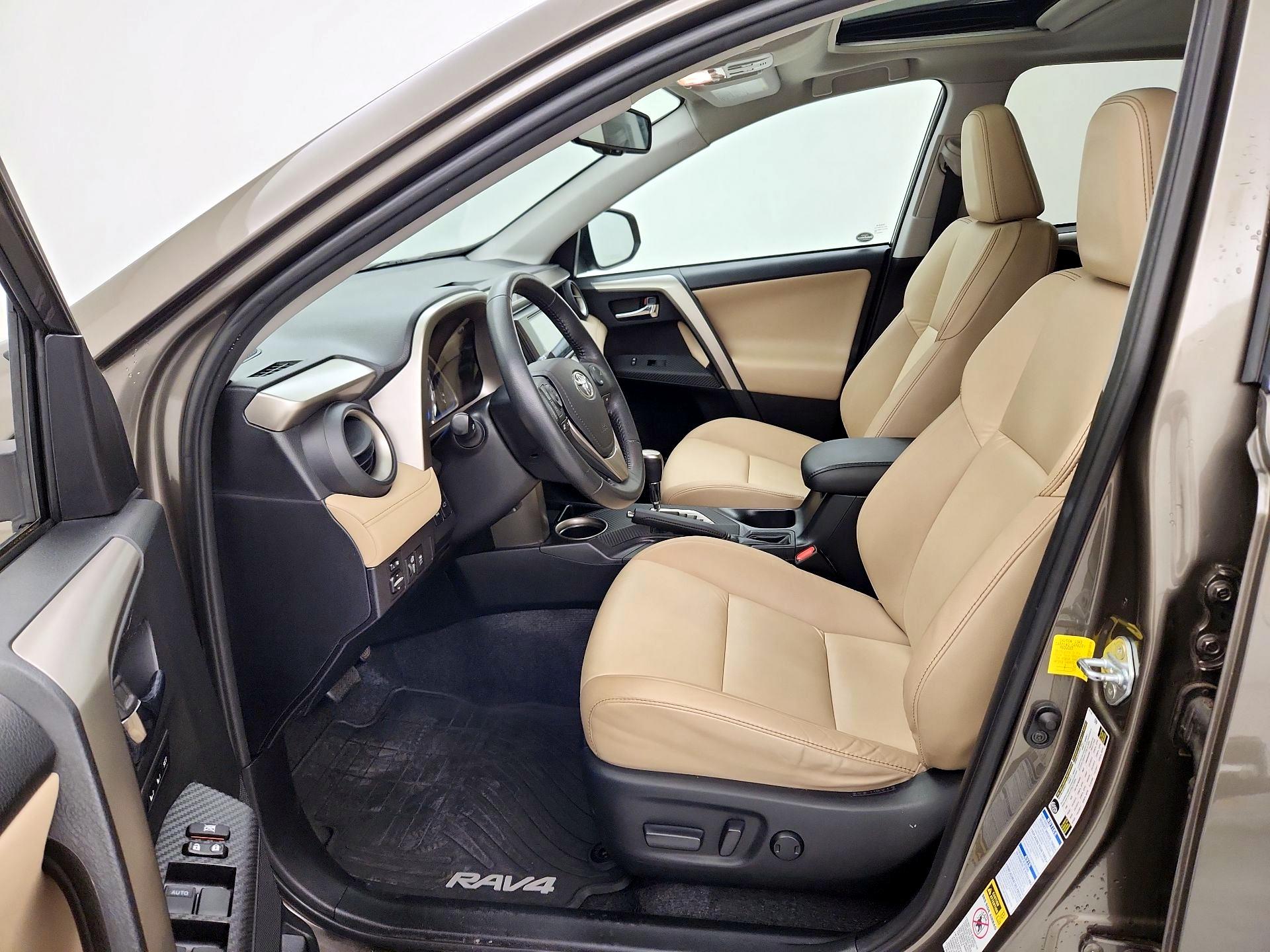 Thumbnail: 2015 Toyota RAV4 - 11
