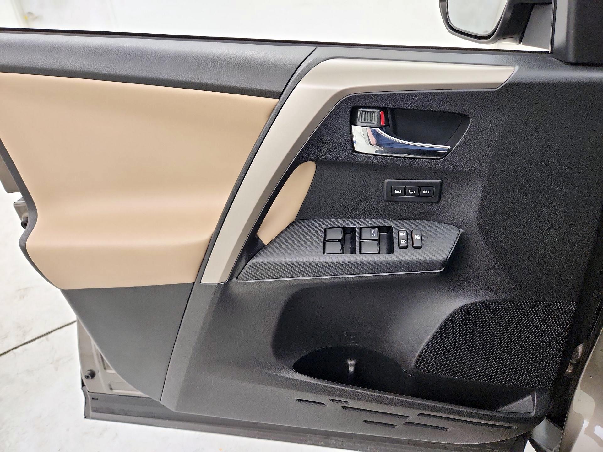 Thumbnail: 2015 Toyota RAV4 - 12