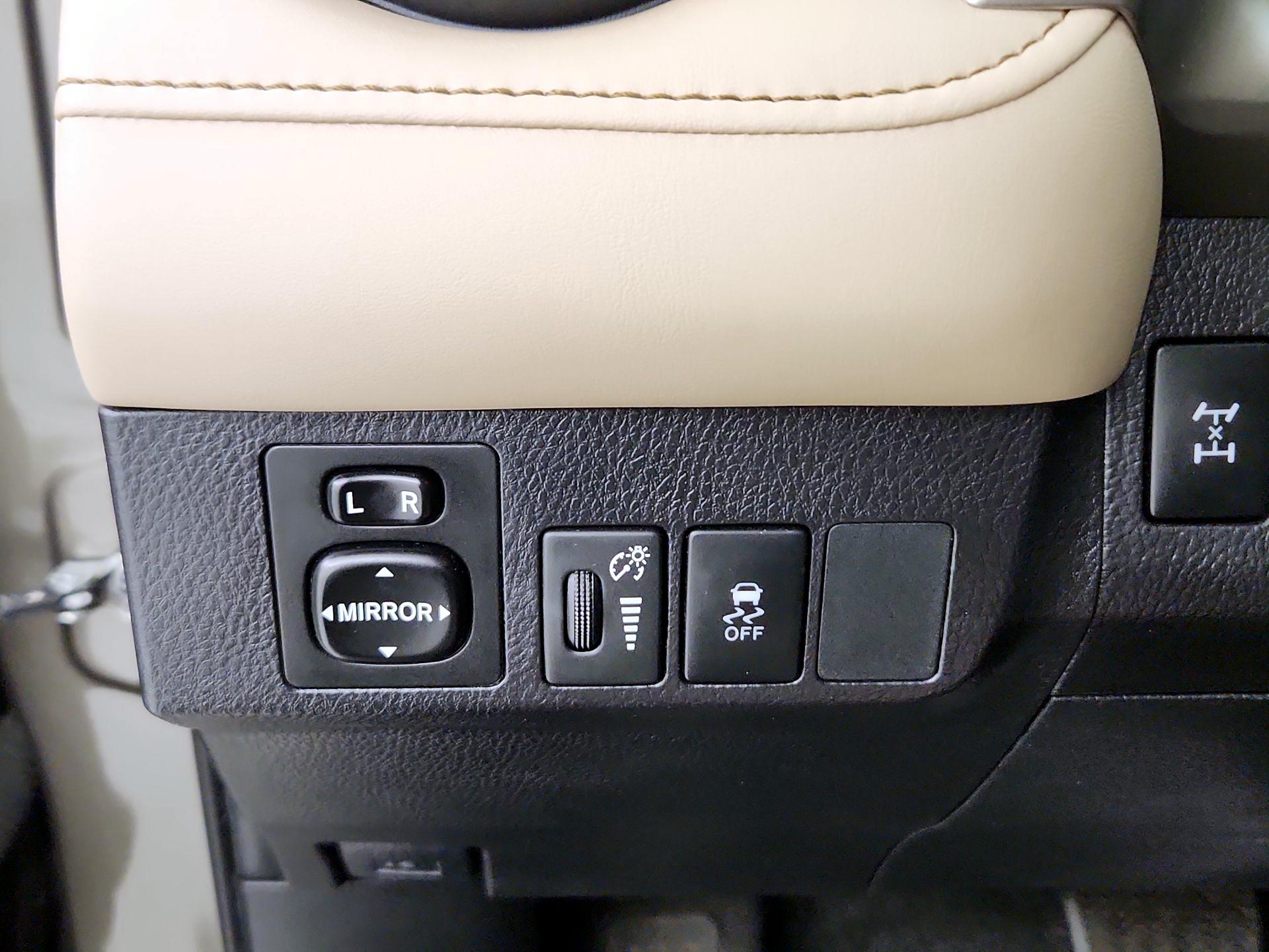Thumbnail: 2015 Toyota RAV4 - 13