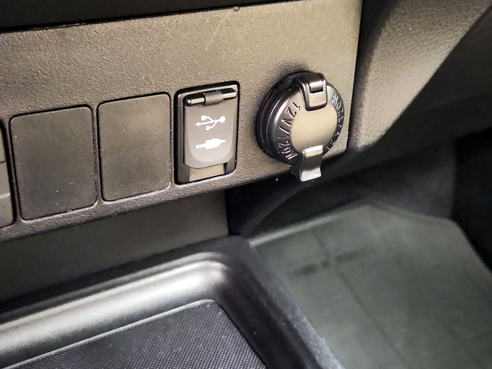Thumbnail: 2015 Toyota RAV4 - 18