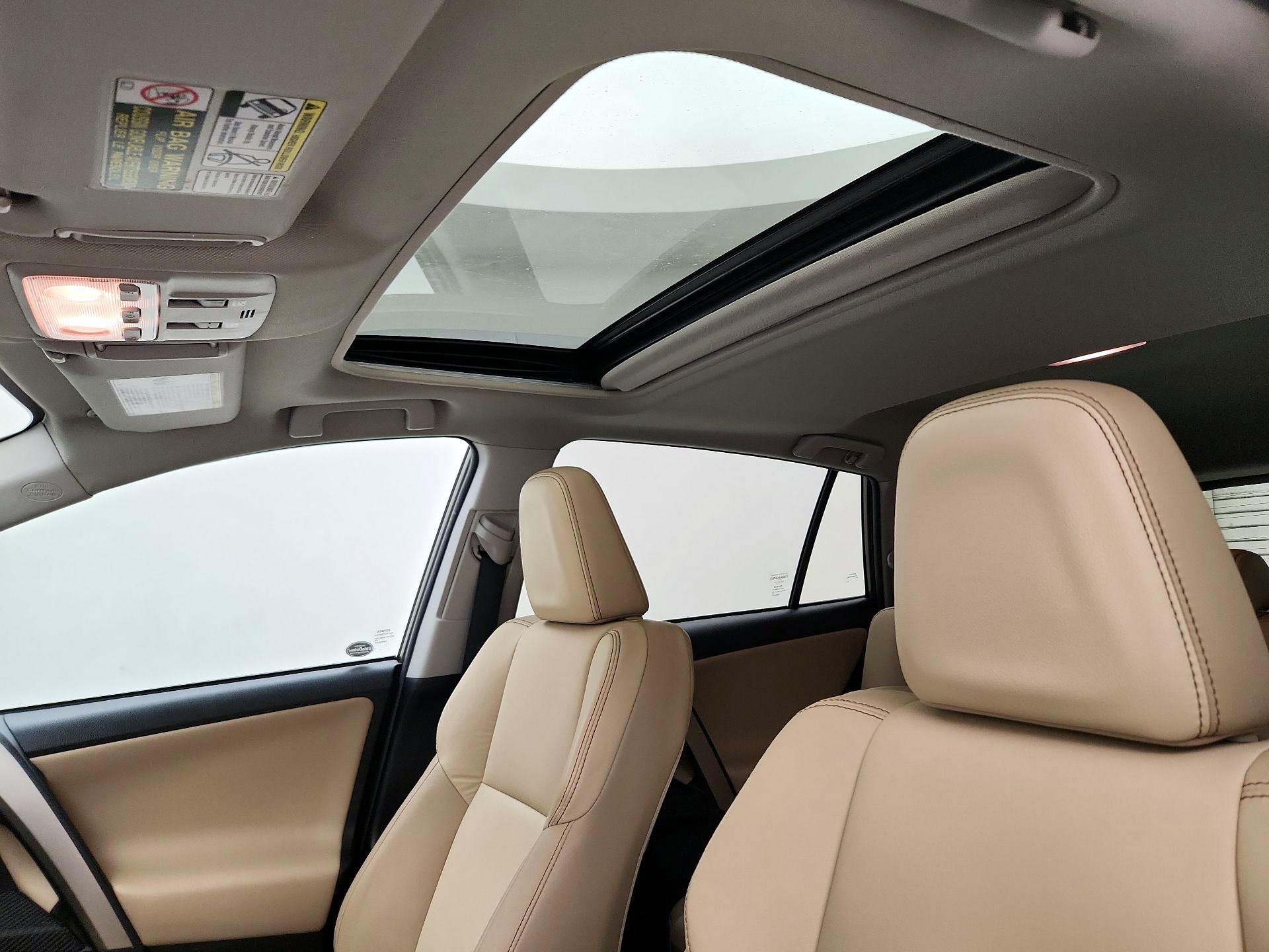 Thumbnail: 2015 Toyota RAV4 - 19
