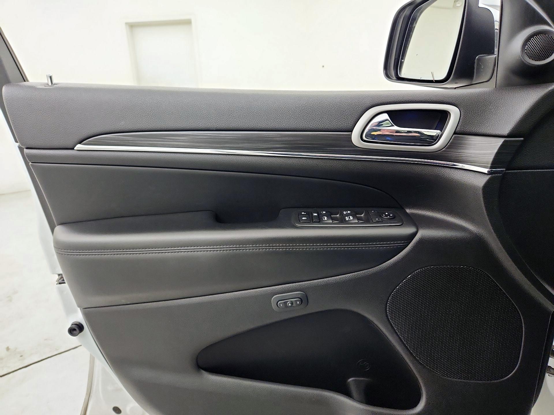 Thumbnail: 2019 Jeep Grand Cherokee - 12