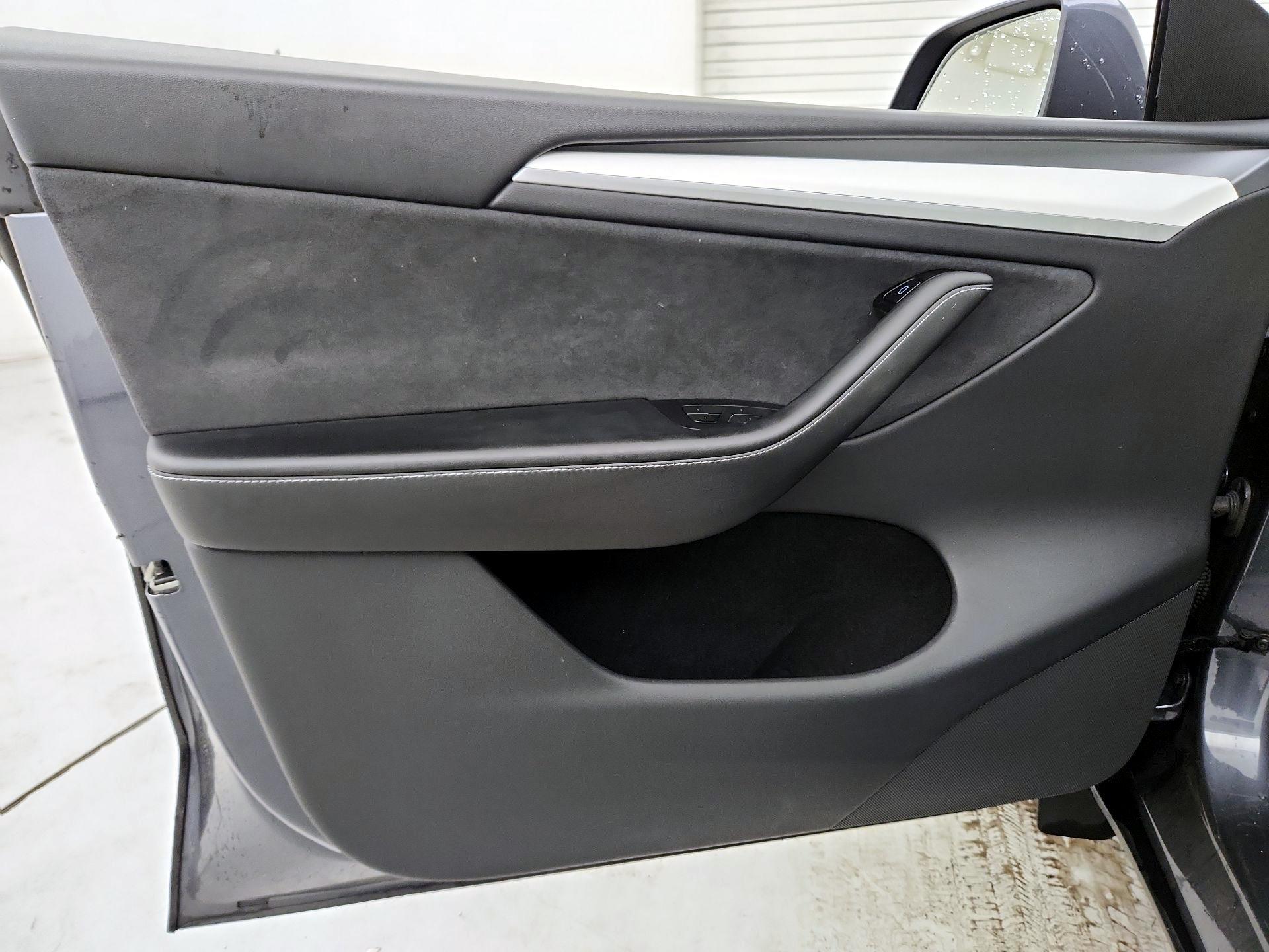 Thumbnail: 2023 Tesla Model Y - 12
