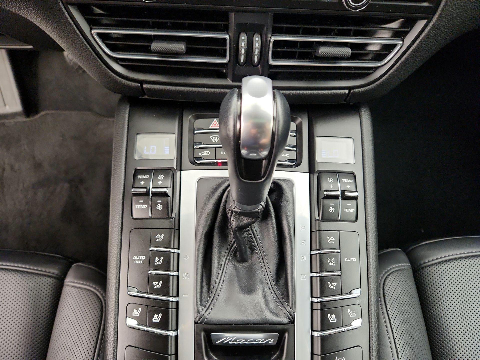 Thumbnail: 2021 Porsche Macan - 18
