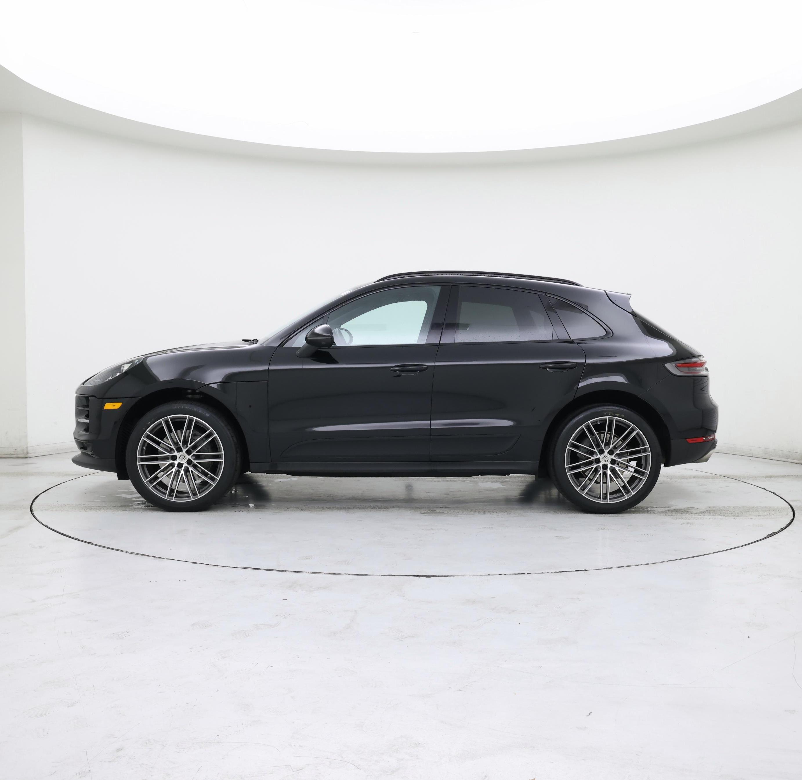 Thumbnail: 2021 Porsche Macan - 3