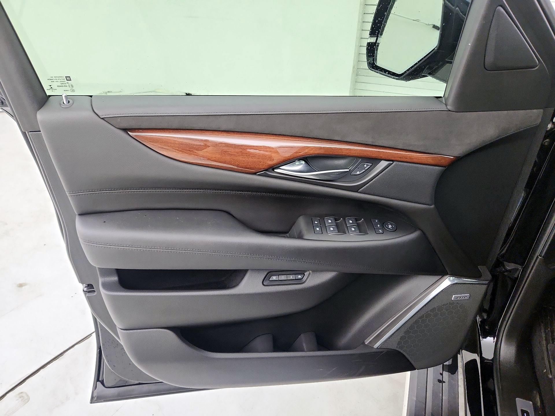 Thumbnail: 2015 Cadillac Escalade - 12