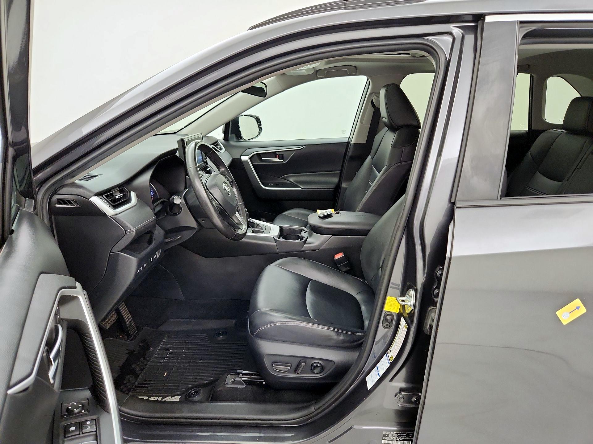 Thumbnail: 2020 Toyota RAV4 - 11